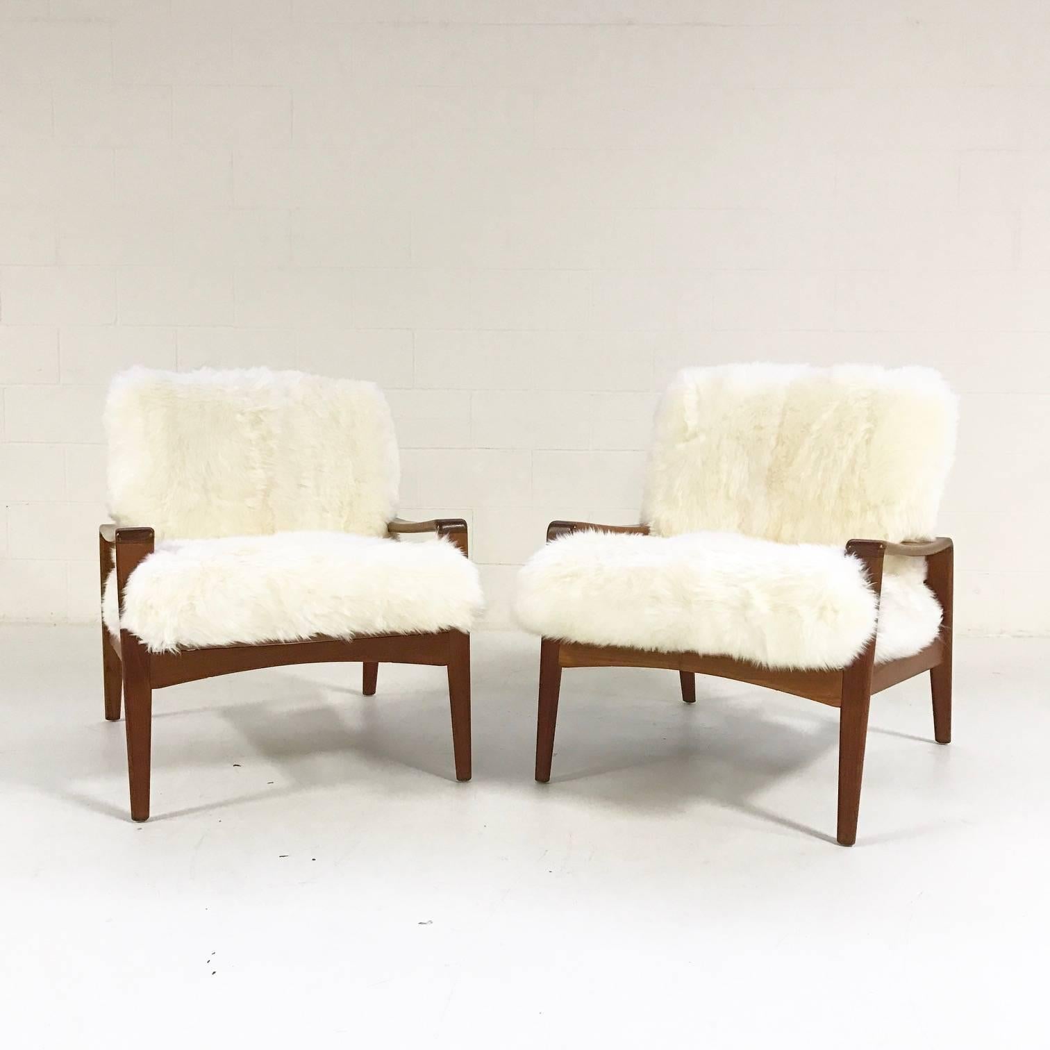 Mid-Century Modern Pair of Danish Lounge Chairs by Arne Wahl Iversen for Komfort in Sheepskin
