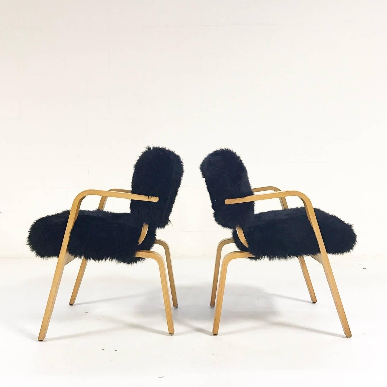 How cool are these! This Thonet pair has the best lines. Check out that side profile. The top curve of the back legs match the curve of the arms. Love, love, lovey dove. Our designers chose our luxurious Argentinian sheepskin in black to set it