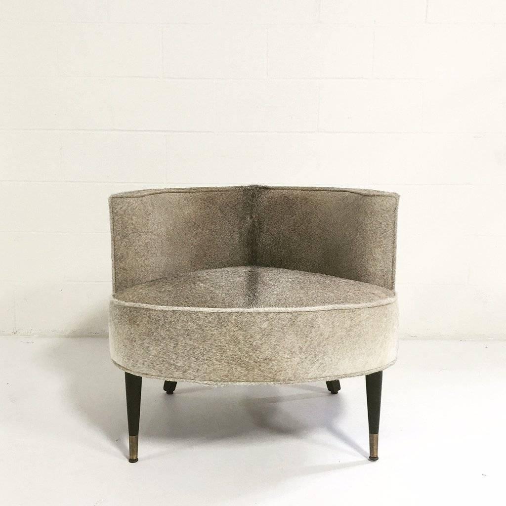 We love this low profile barrel chair. The perfect chair for the bedroom. Our designers chose our favorite cowhide hue - natural salt and pepper grey.

Measure: 29.5