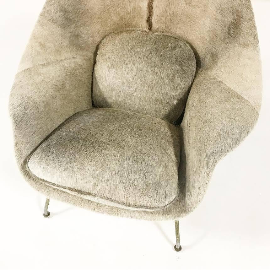 Mid-20th Century Vintage Eero Saarinen Womb Chair Restored in Brazilian Cowhide, circa 1958