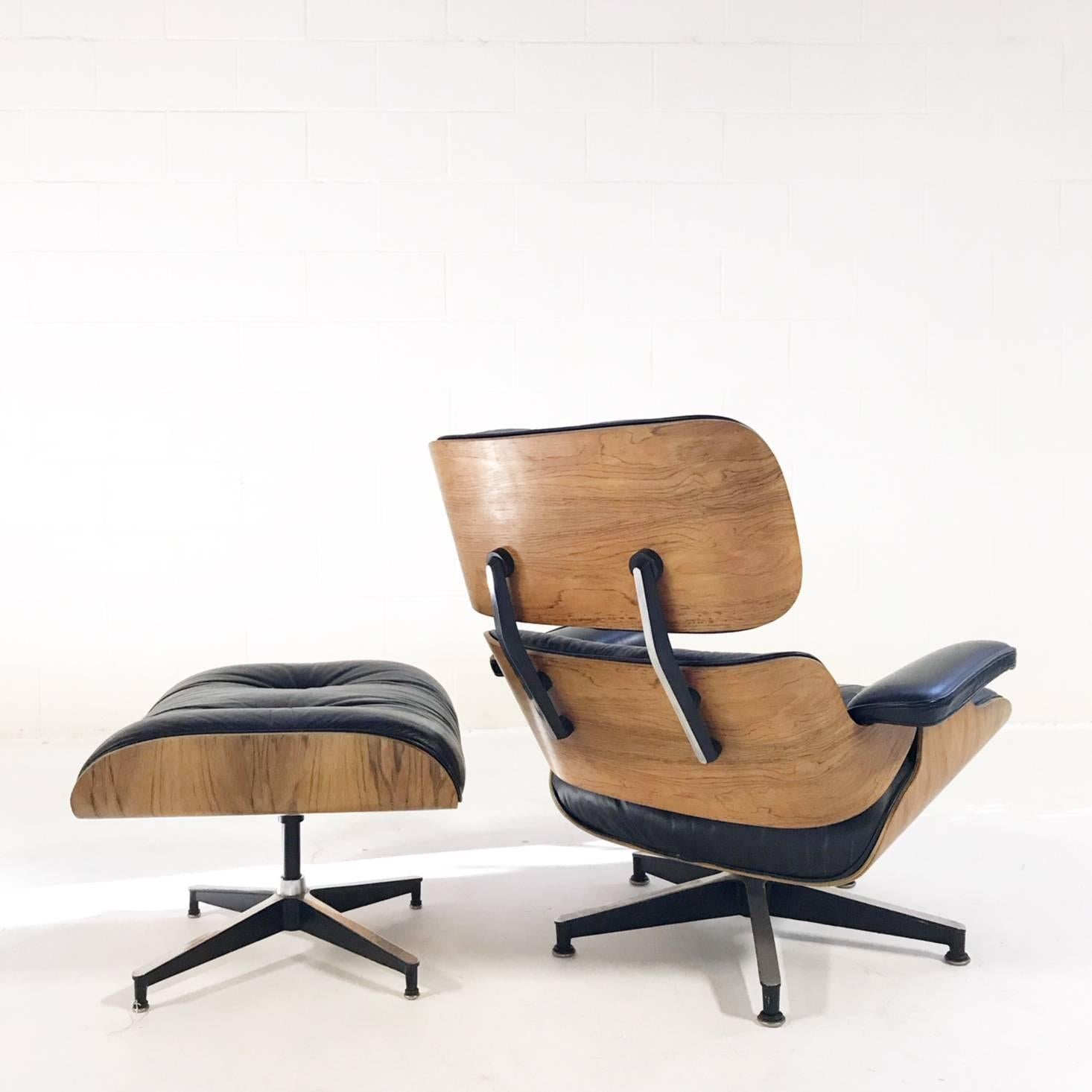 Charles and Ray Eames for Herman Miller 670 Lounge Chair and 671 Ottoman In Excellent Condition In SAINT LOUIS, MO
