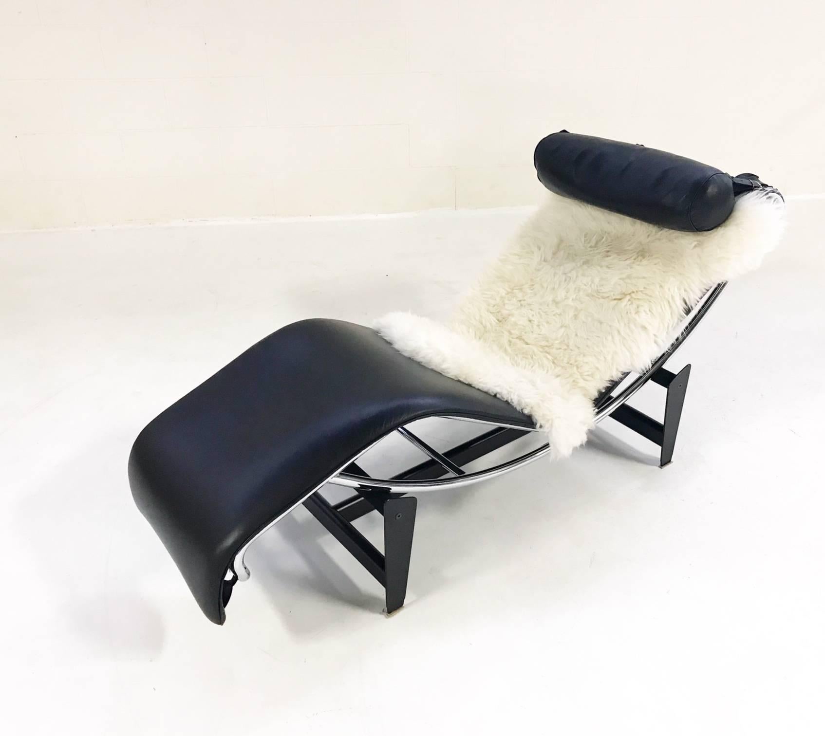 It's always on wishlists. The iconic LC4 chaise lounge. The leather and steel is in excellent condition. We added a Brazilian sheepskin for on trend coziness and a bit of texture. This piece is so freaking cool.

