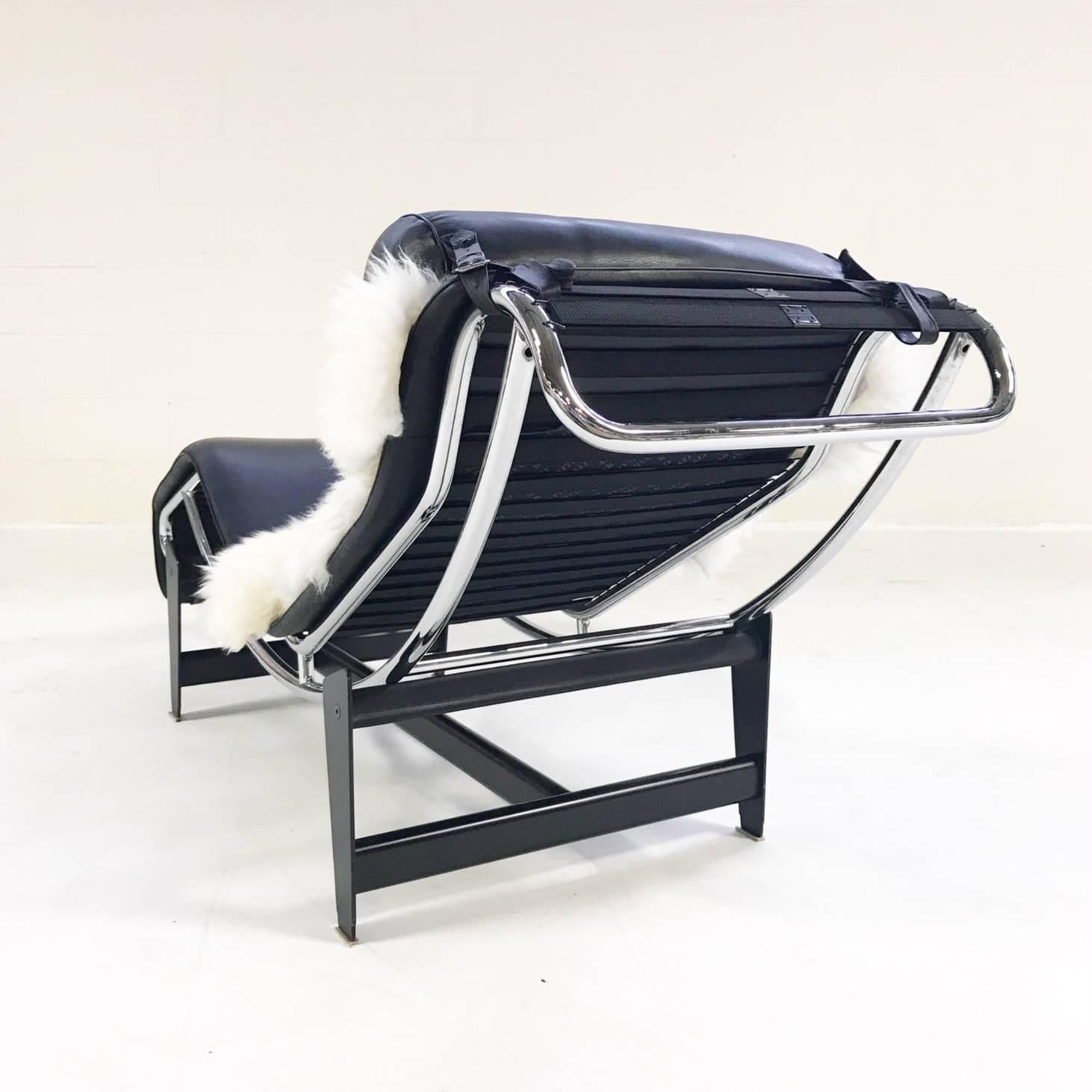 charlotte perriand chaise lounge
