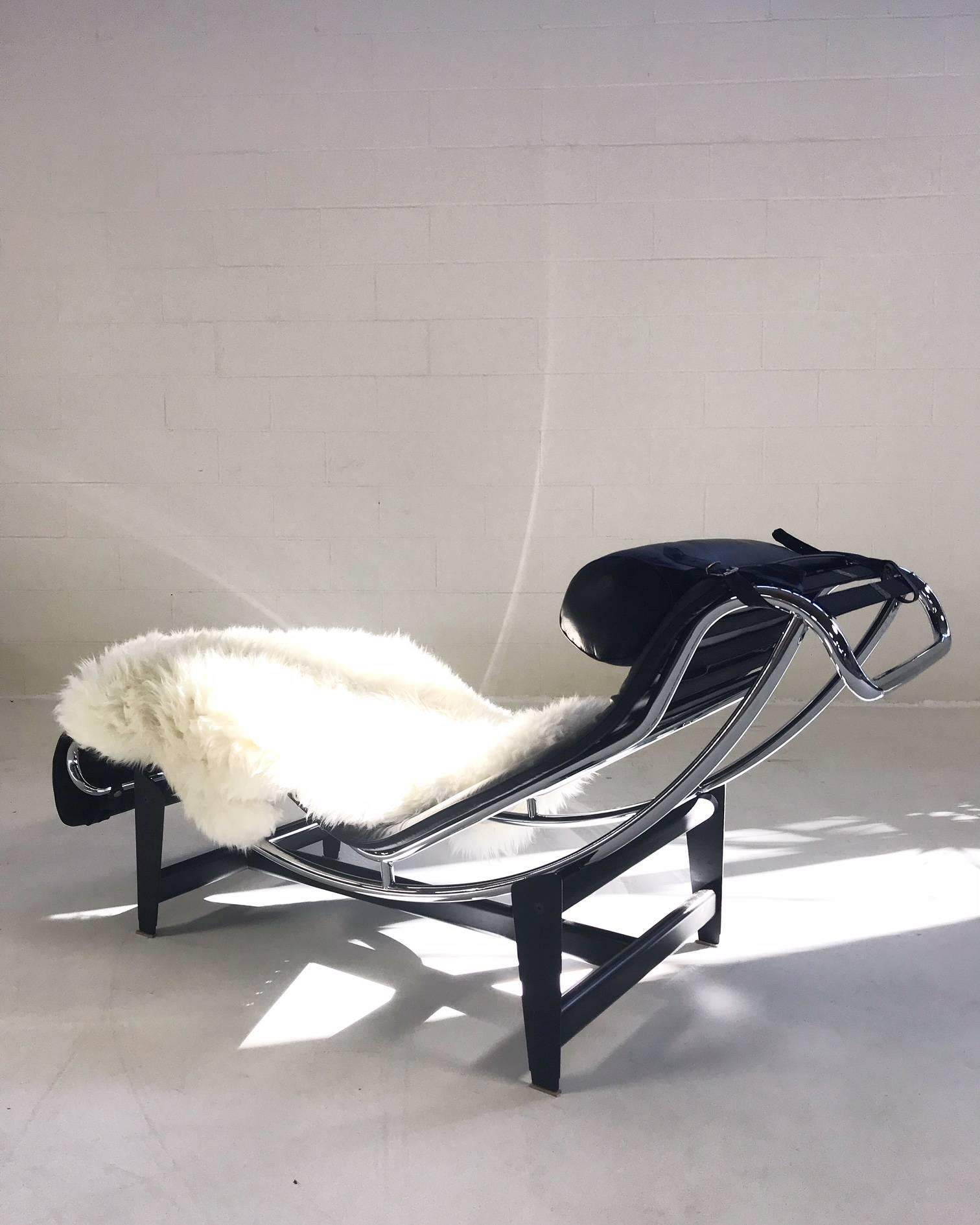 Pierre Jeanneret, Charlotte Perriand, Le Corbusier for Cassina LC4 Chaise Lounge In Excellent Condition In SAINT LOUIS, MO