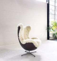 Arne Jacobsen for Fritz Hansen Egg Chair Restored in Sheepskin and Leather