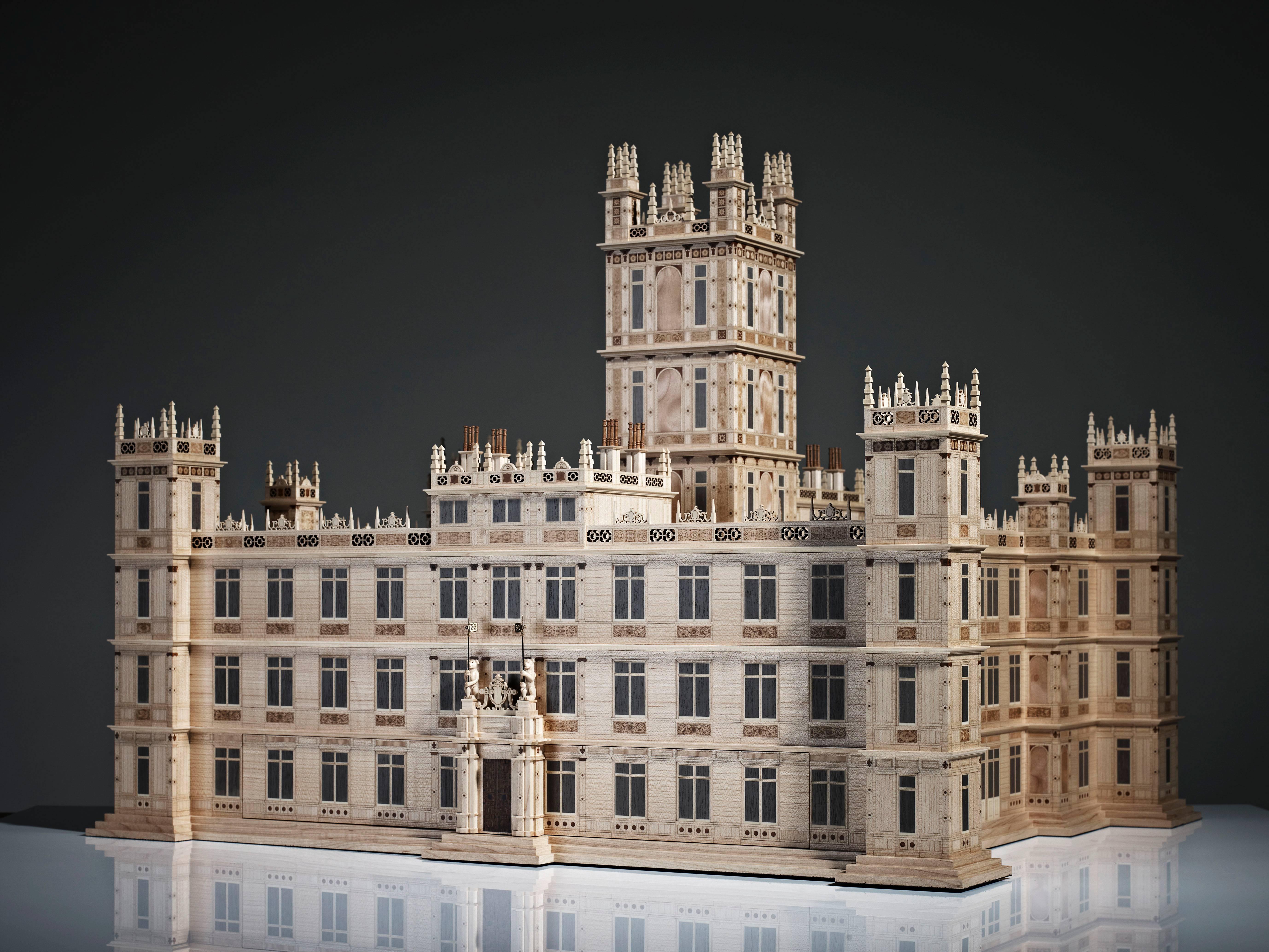 Over the years, British design company Linley has
developed expertise in creating scaled versions of famous
architectural buildings including the Metropolitan Museum
of Art, the Royal Albert Hall and the Royal Opera House.
In this instance,