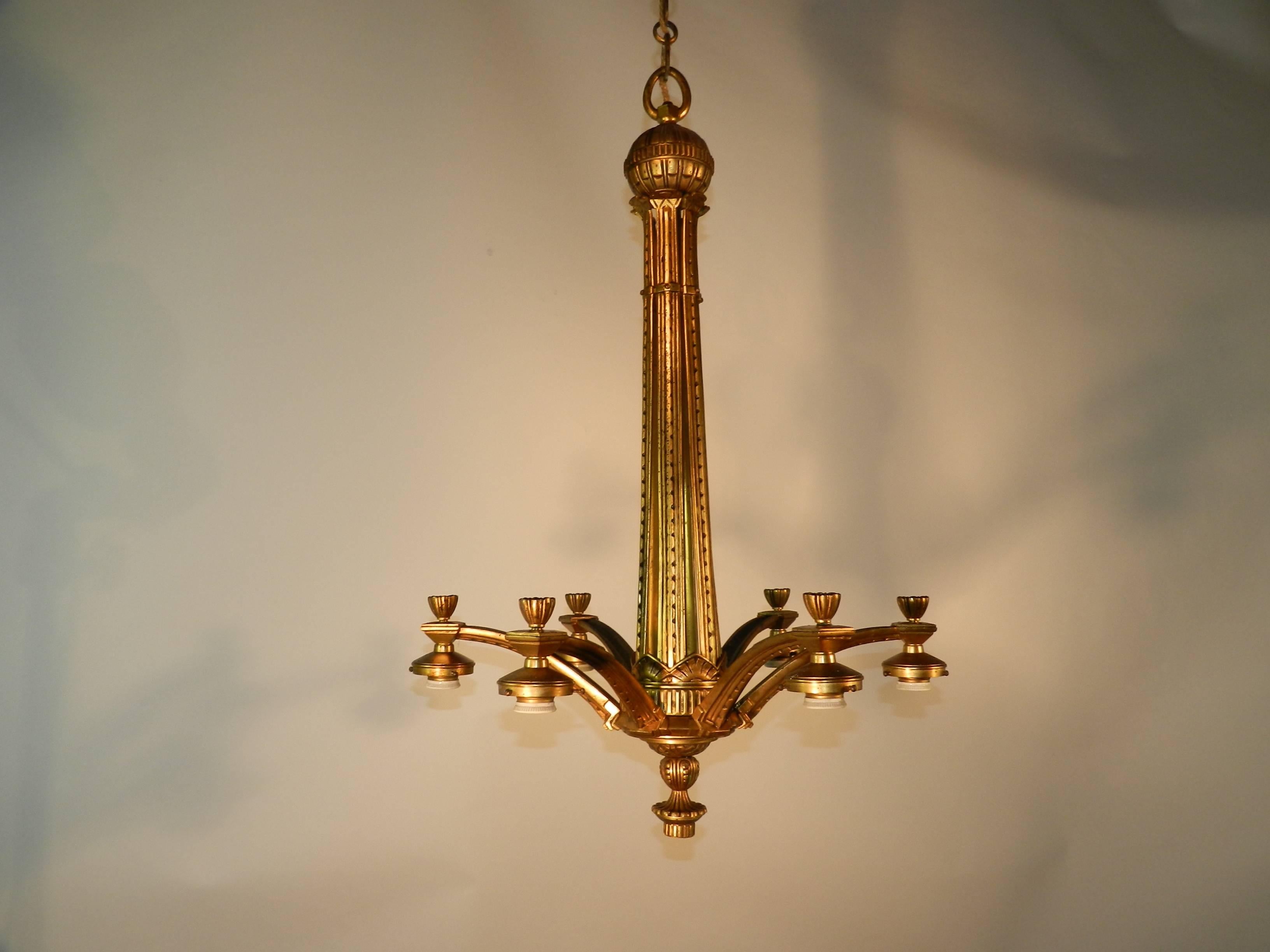 Art Deco chandelier in bronze, circa 1930.
Tulip-shaped lampshade missing.