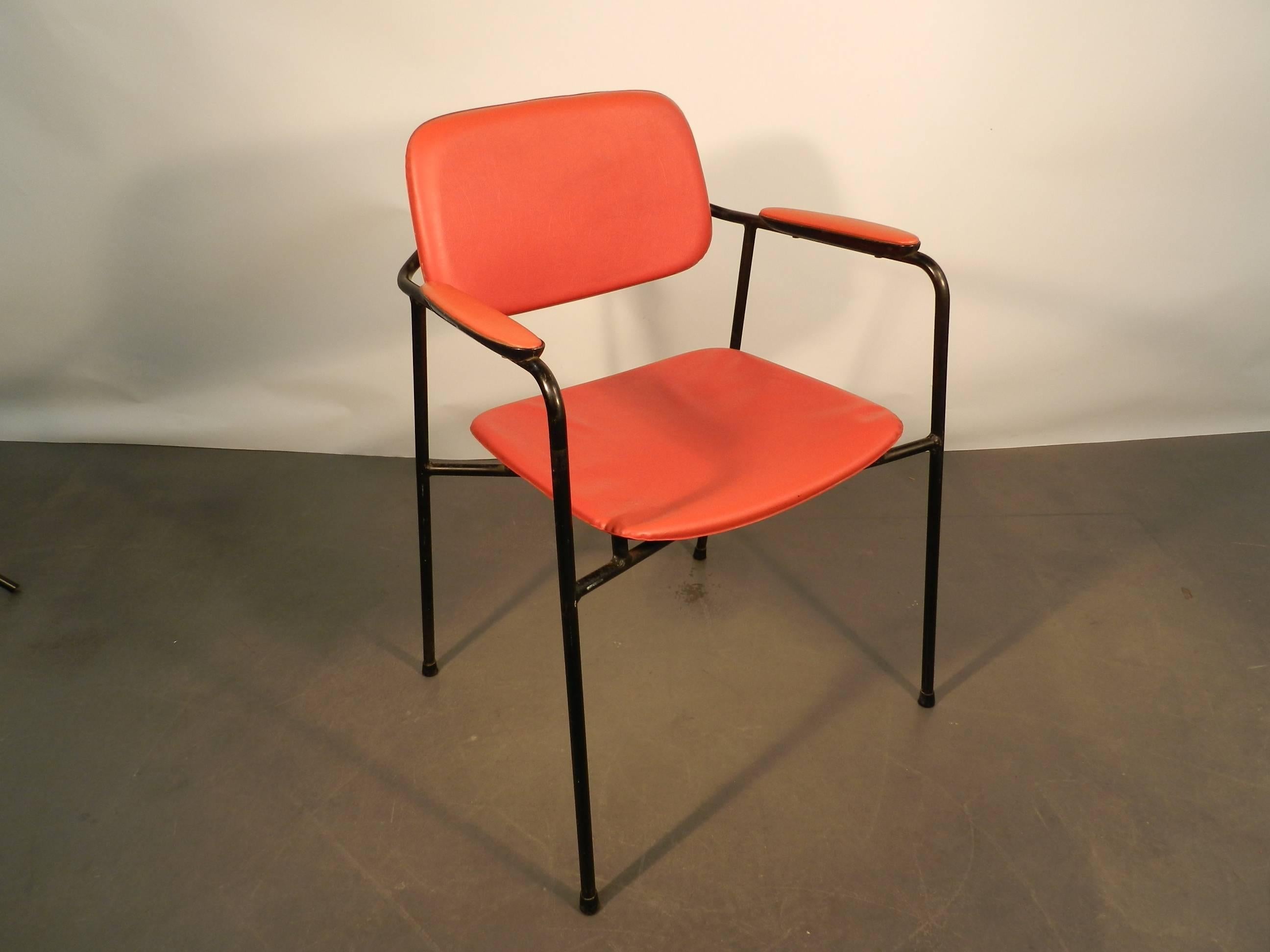 1950 Lacquered Metal Armchair in the Style of Pierre Guariche In Good Condition For Sale In Saint-Ouen, FR