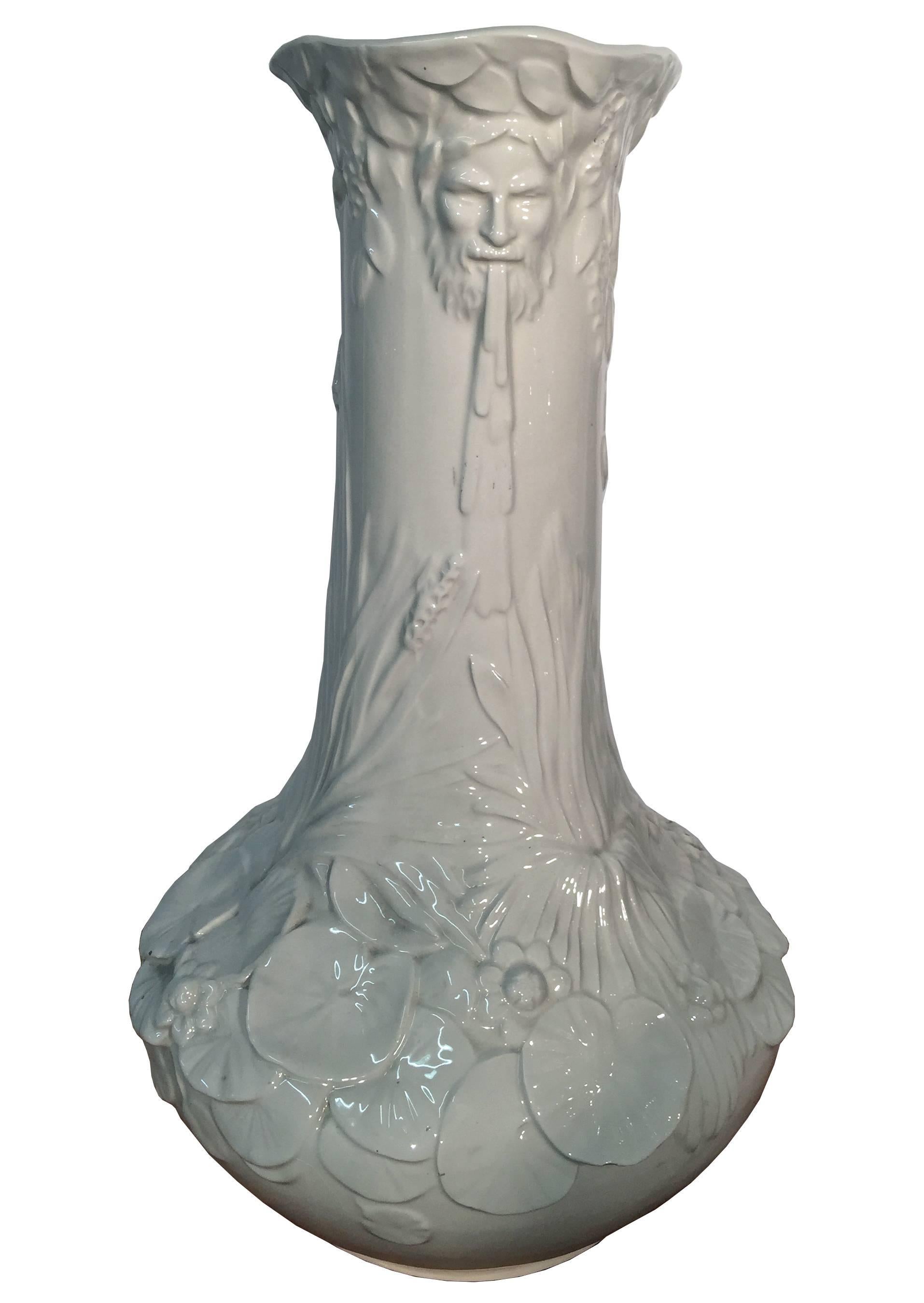 Pareja de jarrones altos de cerámica Art Nouveau. Fabricado en Italia, hacia 1950.