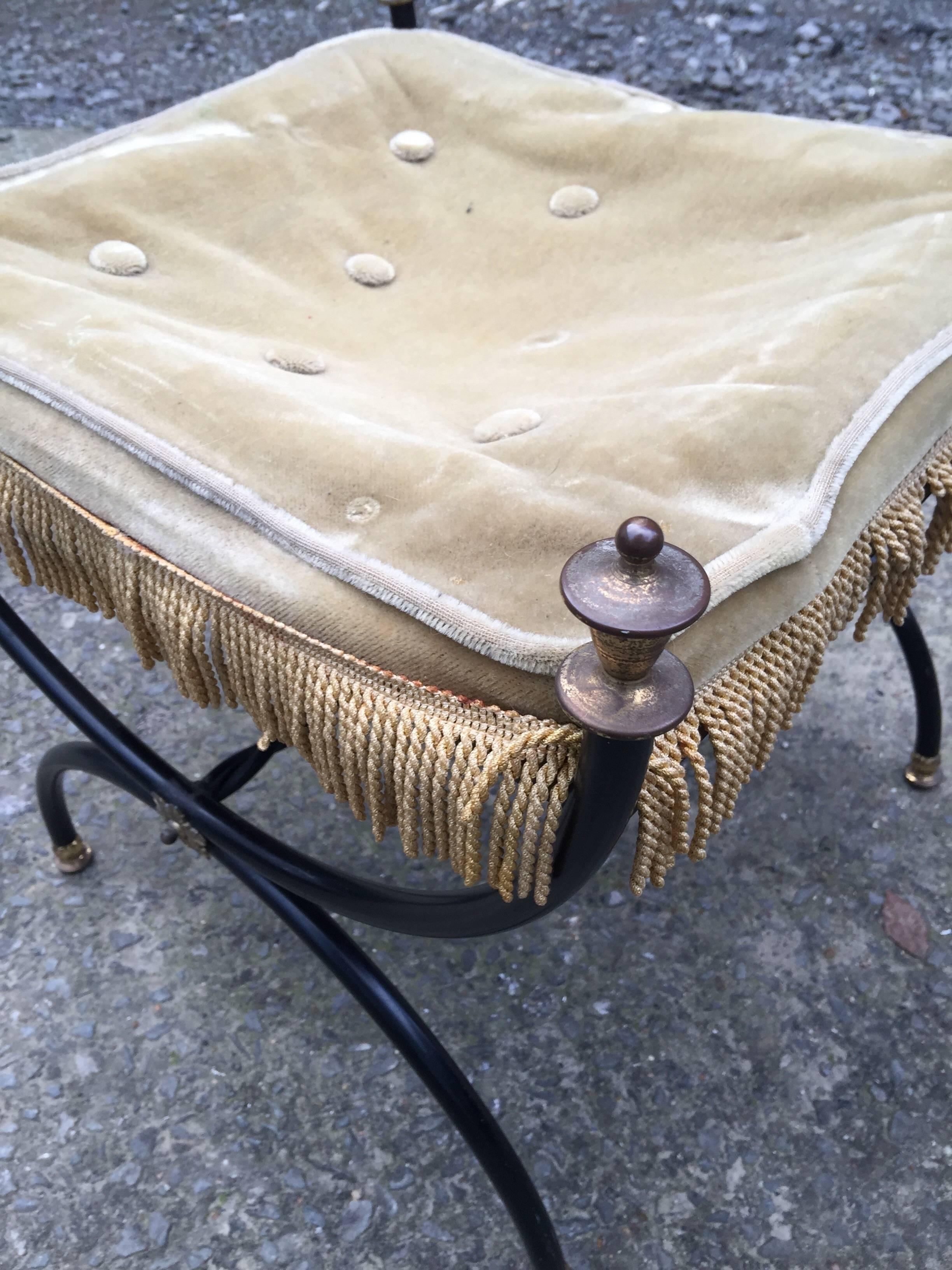 Taburete de metal lacado y tela, hacia 1950 Moderno de mediados de siglo en venta