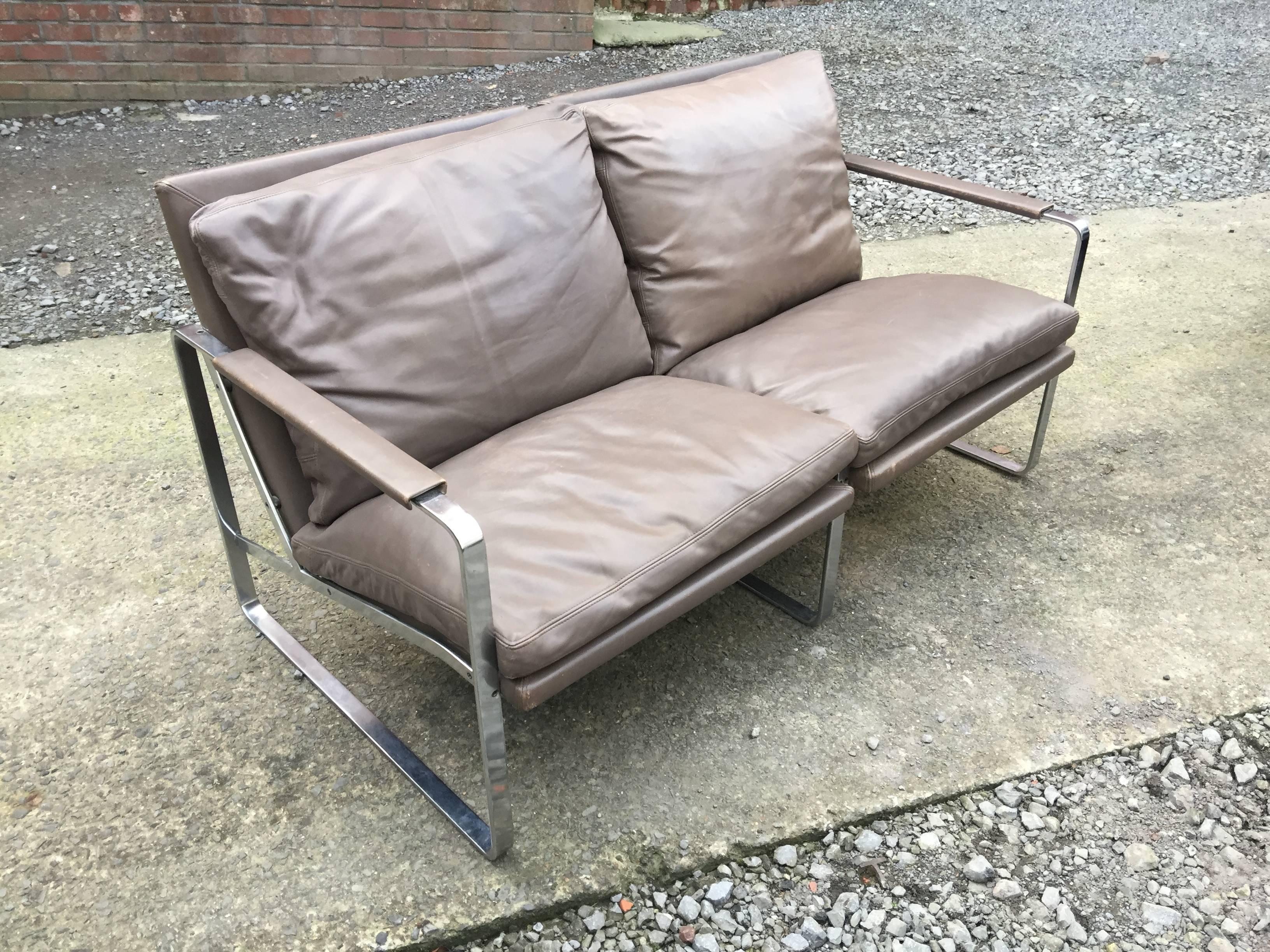 Zweisitziges Ledersofa von Preben Fabricius & Jørgen Kastholm, Edition Walter Knoll.
2 Sofas verfügbar.