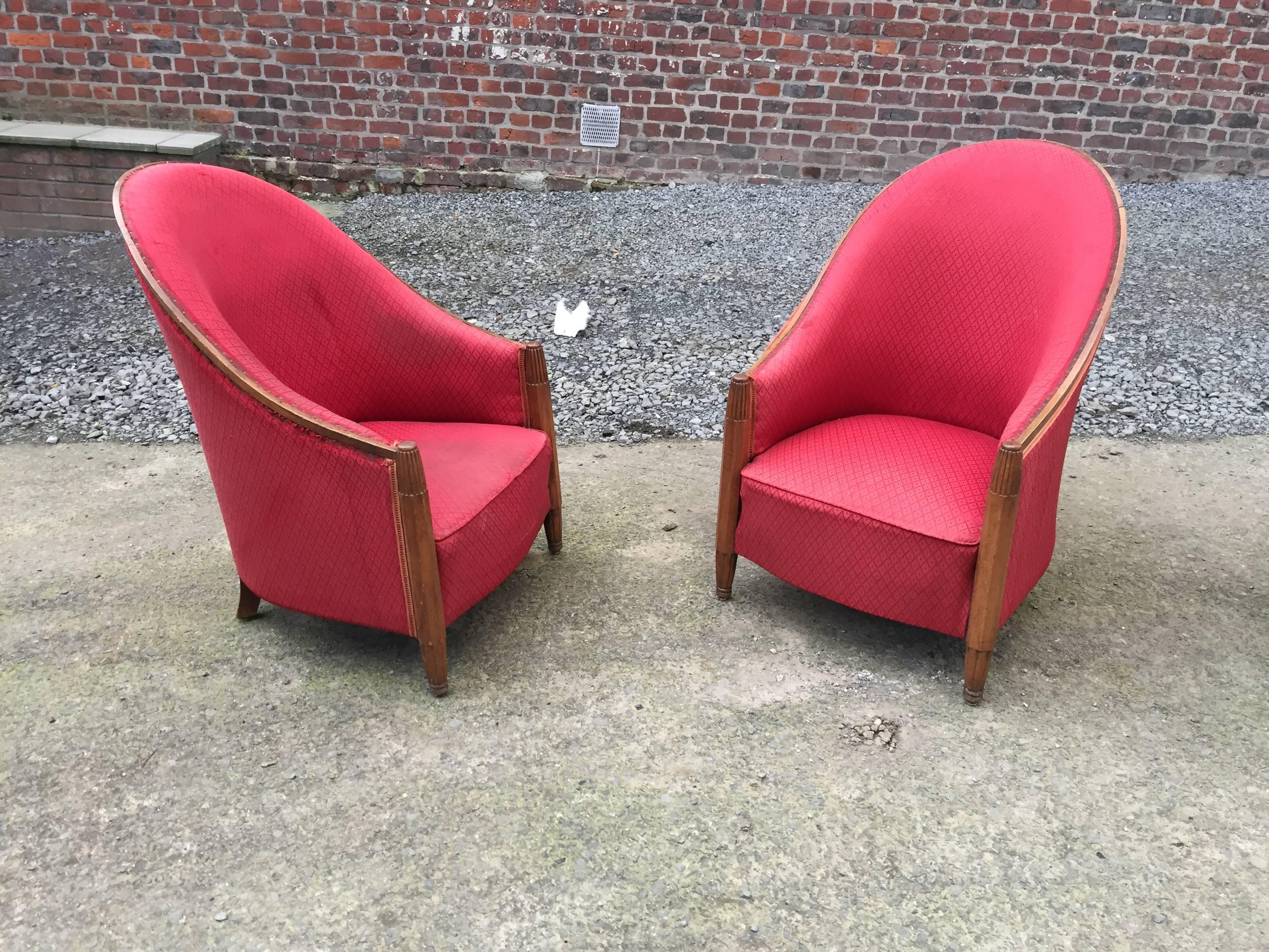 Joubert et Petit 'DIM' Paire de fauteuils club en noyer attribués à l'Art Déco Bon état - En vente à Saint-Ouen, FR