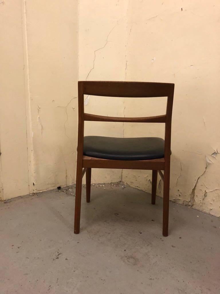 Chairs in teak and faux leather.