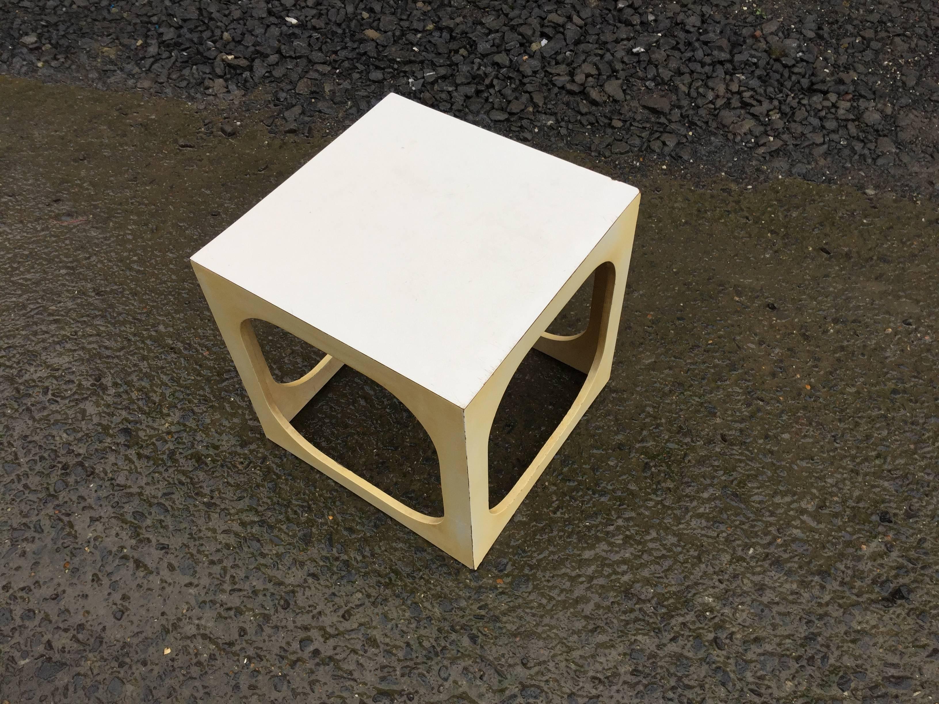 Pop Design, Small side table in lacquered wood circa 1960 In Good Condition For Sale In Saint-Ouen, FR