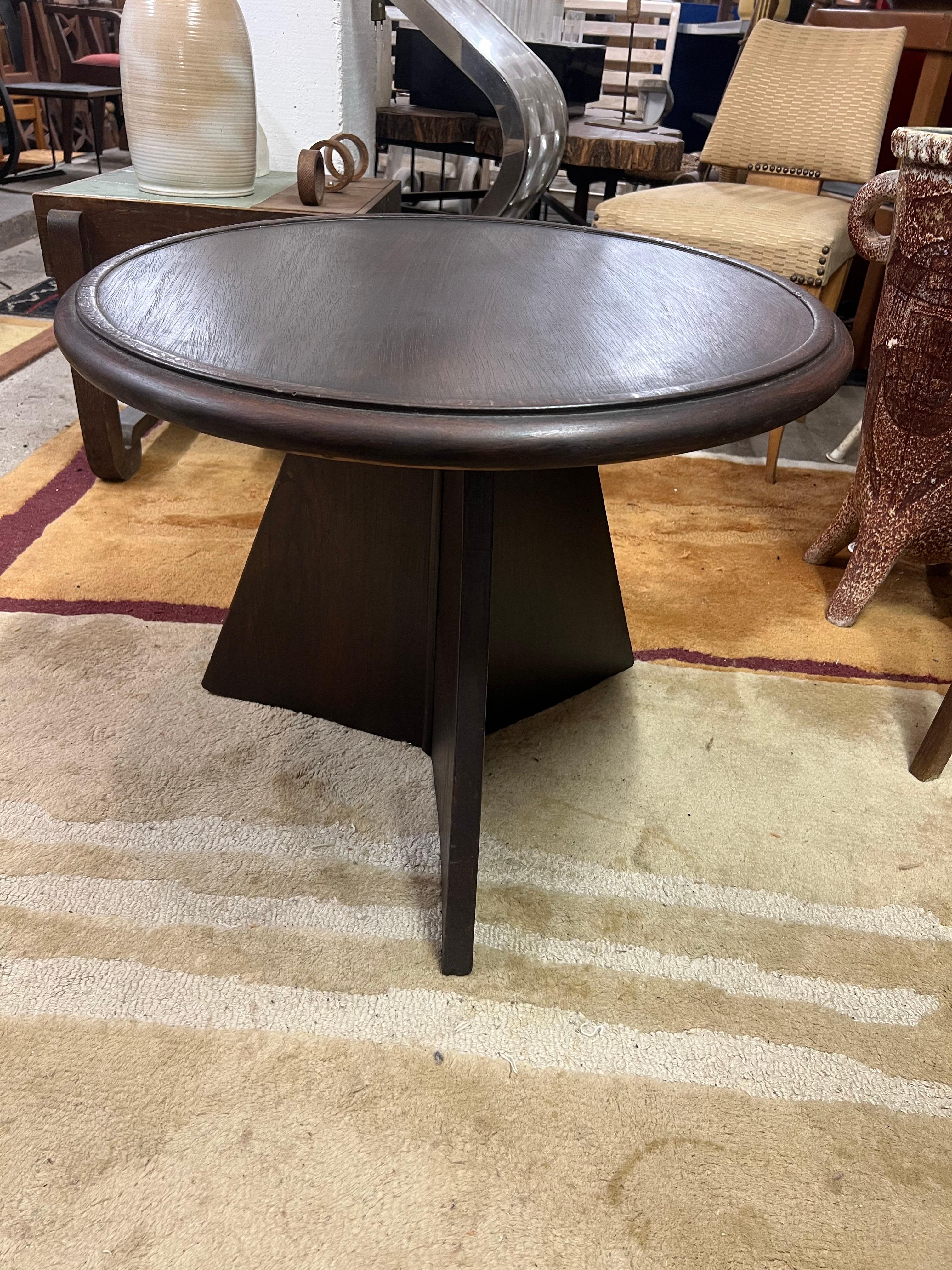 Elegant modern gueridon