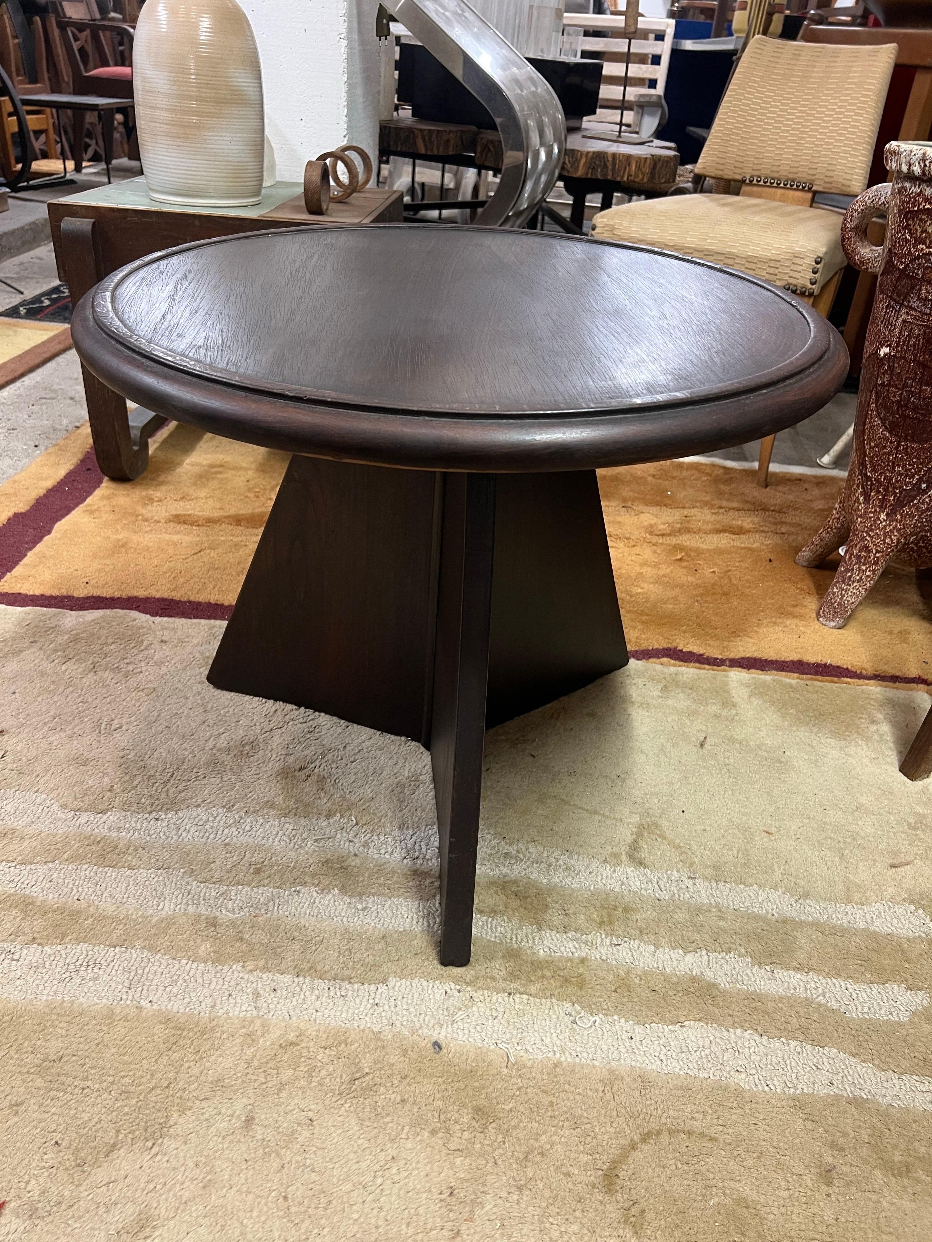 Mid-20th Century A neoclassical gueridon For Sale