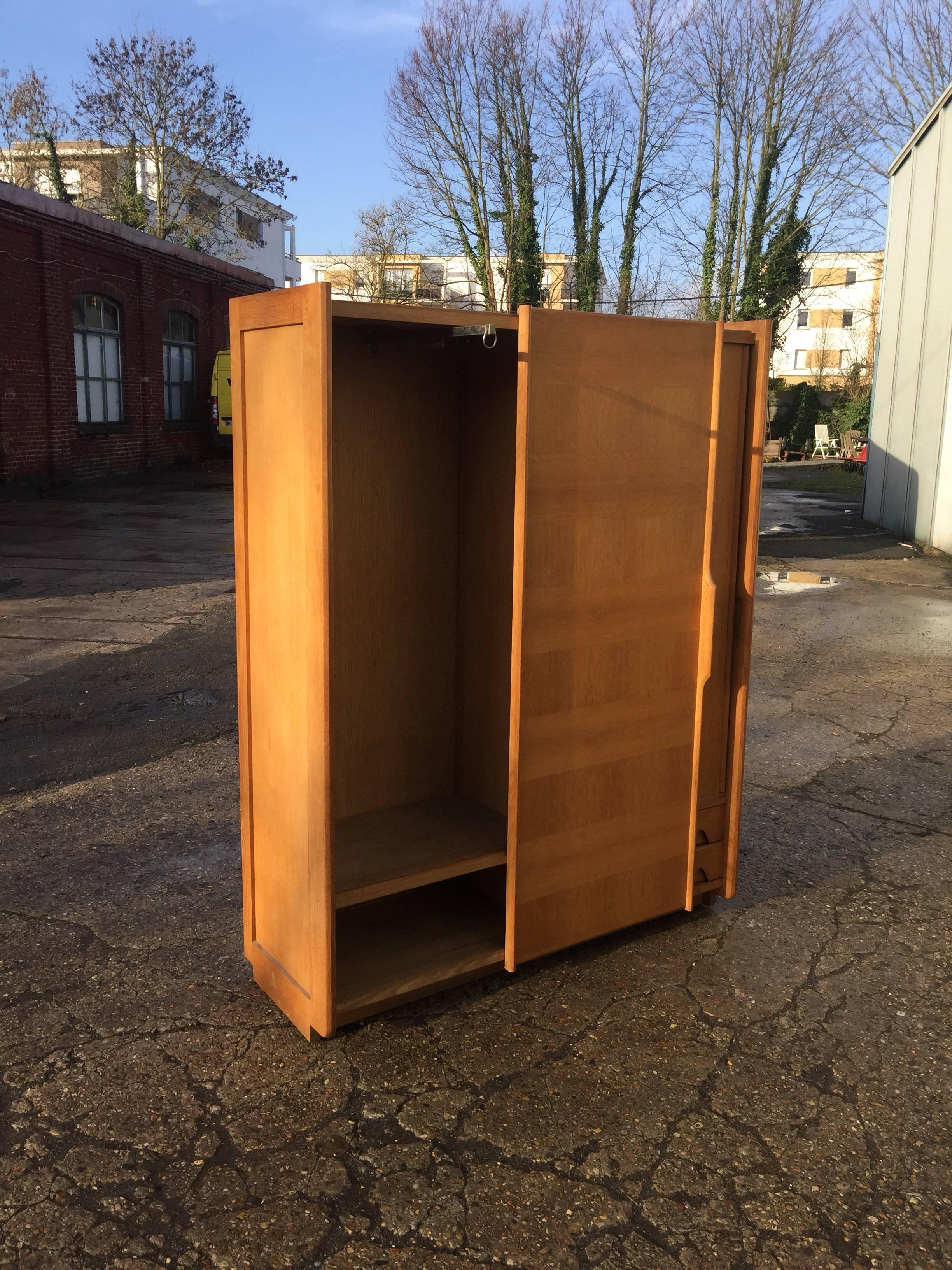 Commode en chêne Guillerme et Chambron, 1970, Votre Maison Edition Bon état - En vente à Saint-Ouen, FR