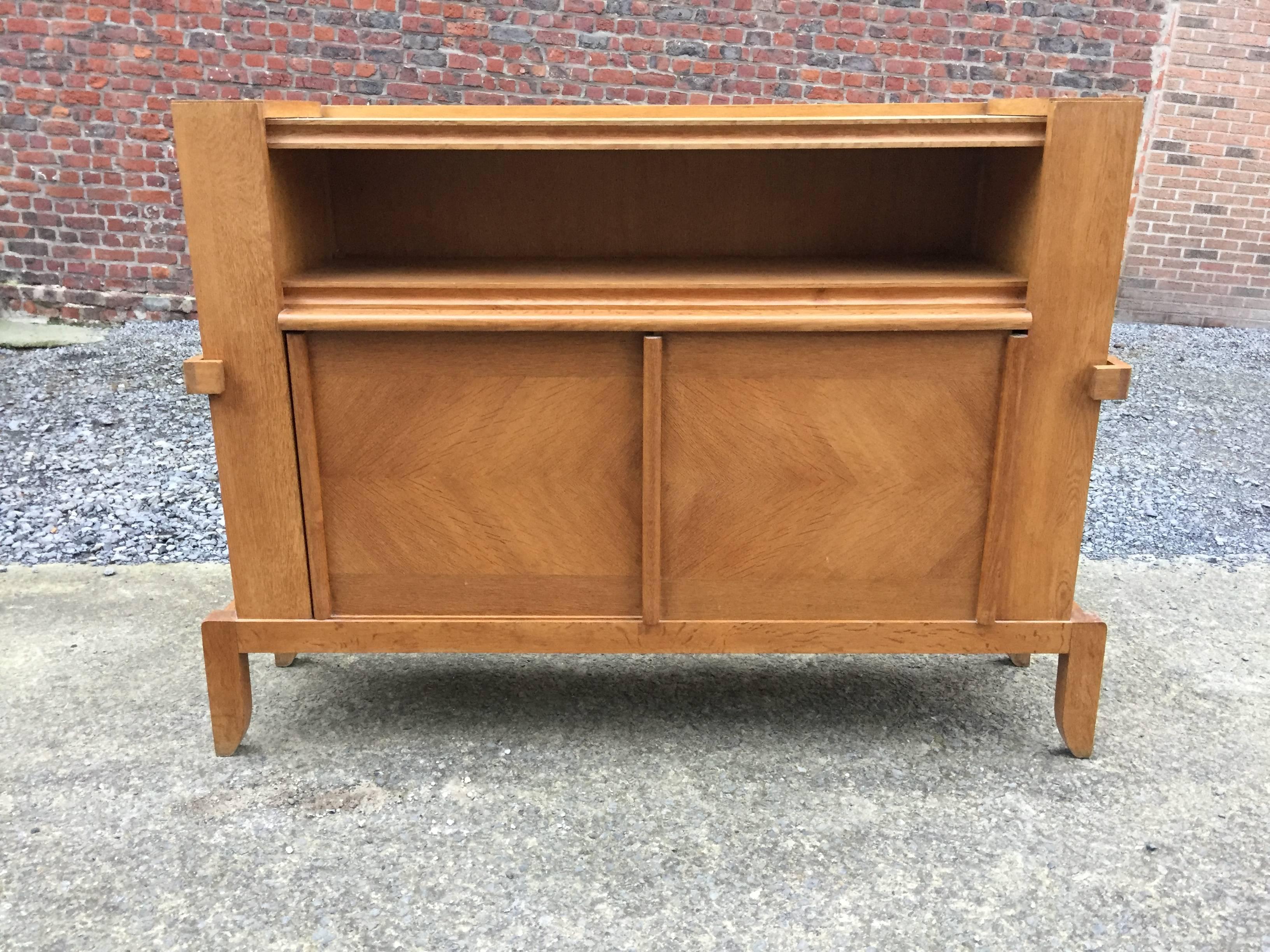 Guillerme et Chambon, solid oak sideboard. Edition Votre Maison, circa 1965.
2 sliding doors and hiding side storage.