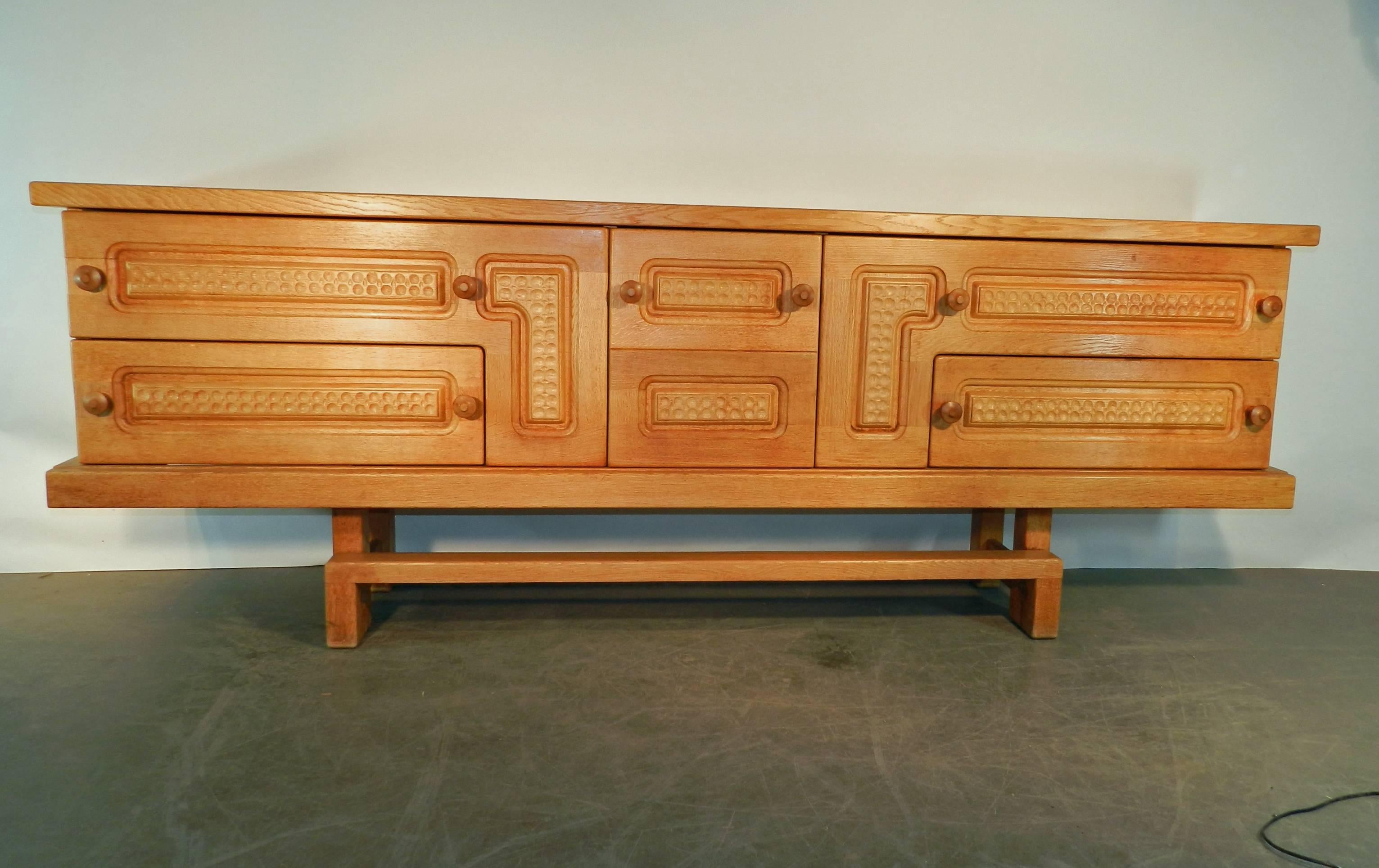 Guillerme & Chambron rare large oak sideboard with sliding doors and drawers.
Edition Votre Maison.