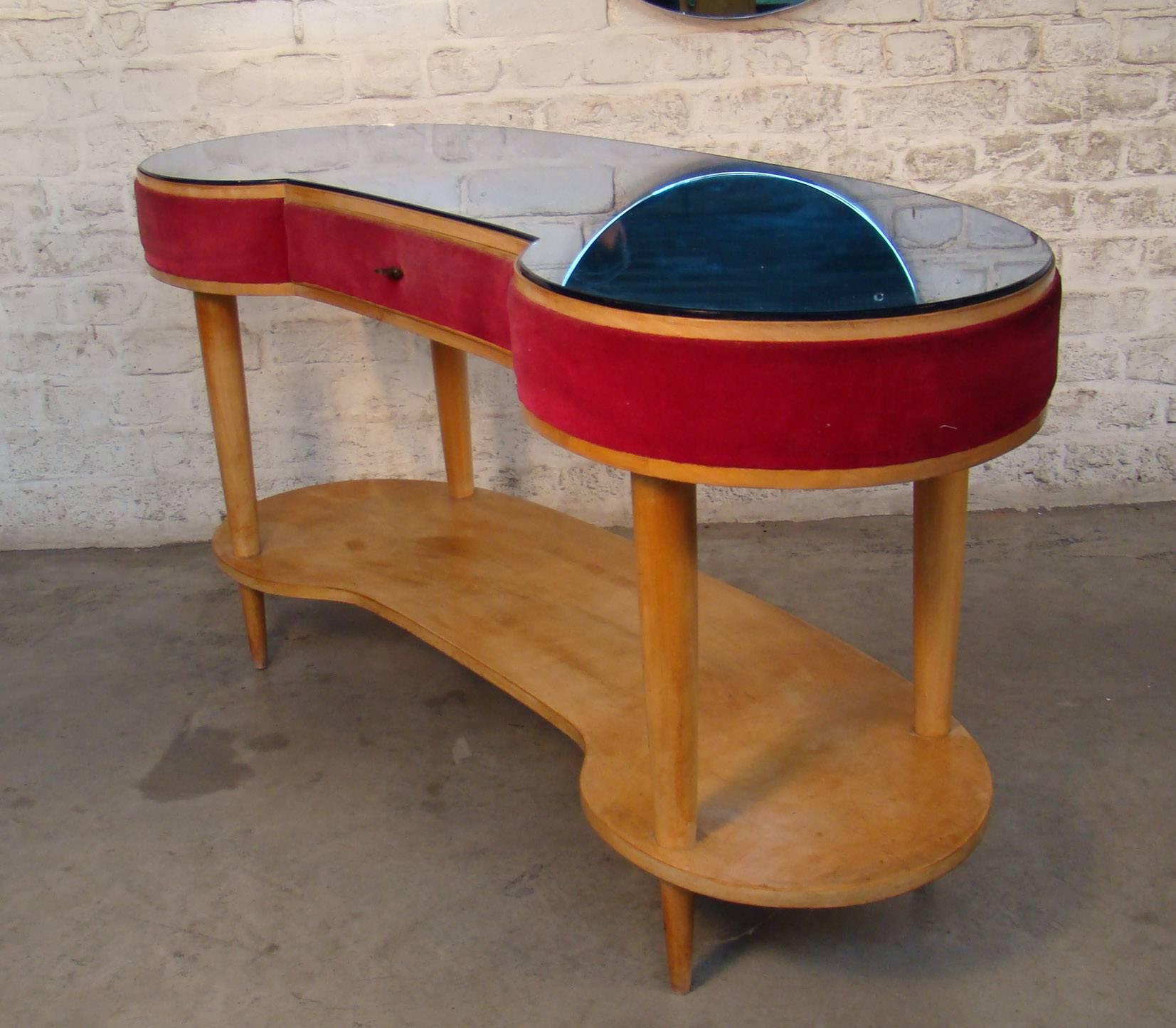 Mid-Century Modern Table de coiffeuse et son tabouret en placage de cerisier et verre de couleur bleue, Italie en vente