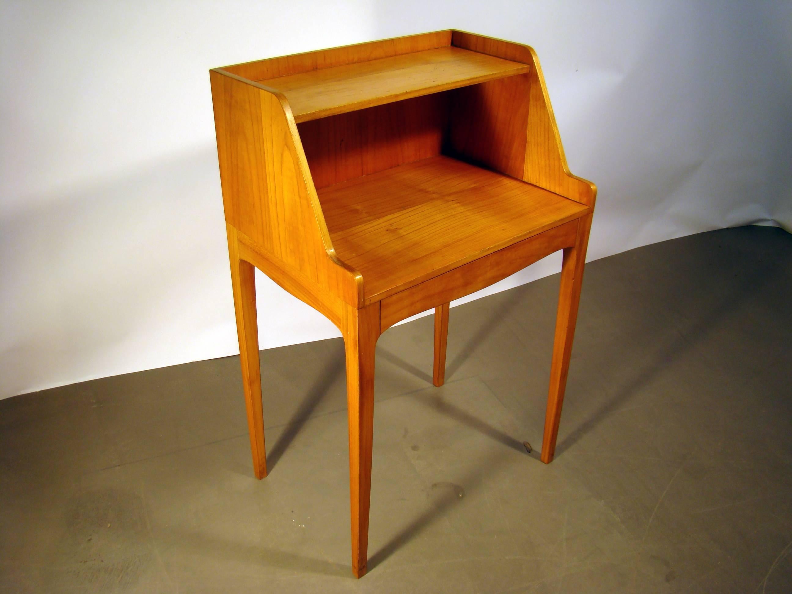 Italian Work Side Table in Solid and Veneer Cherry Wood, circa 1940-1950 In Good Condition For Sale In Saint-Ouen, FR