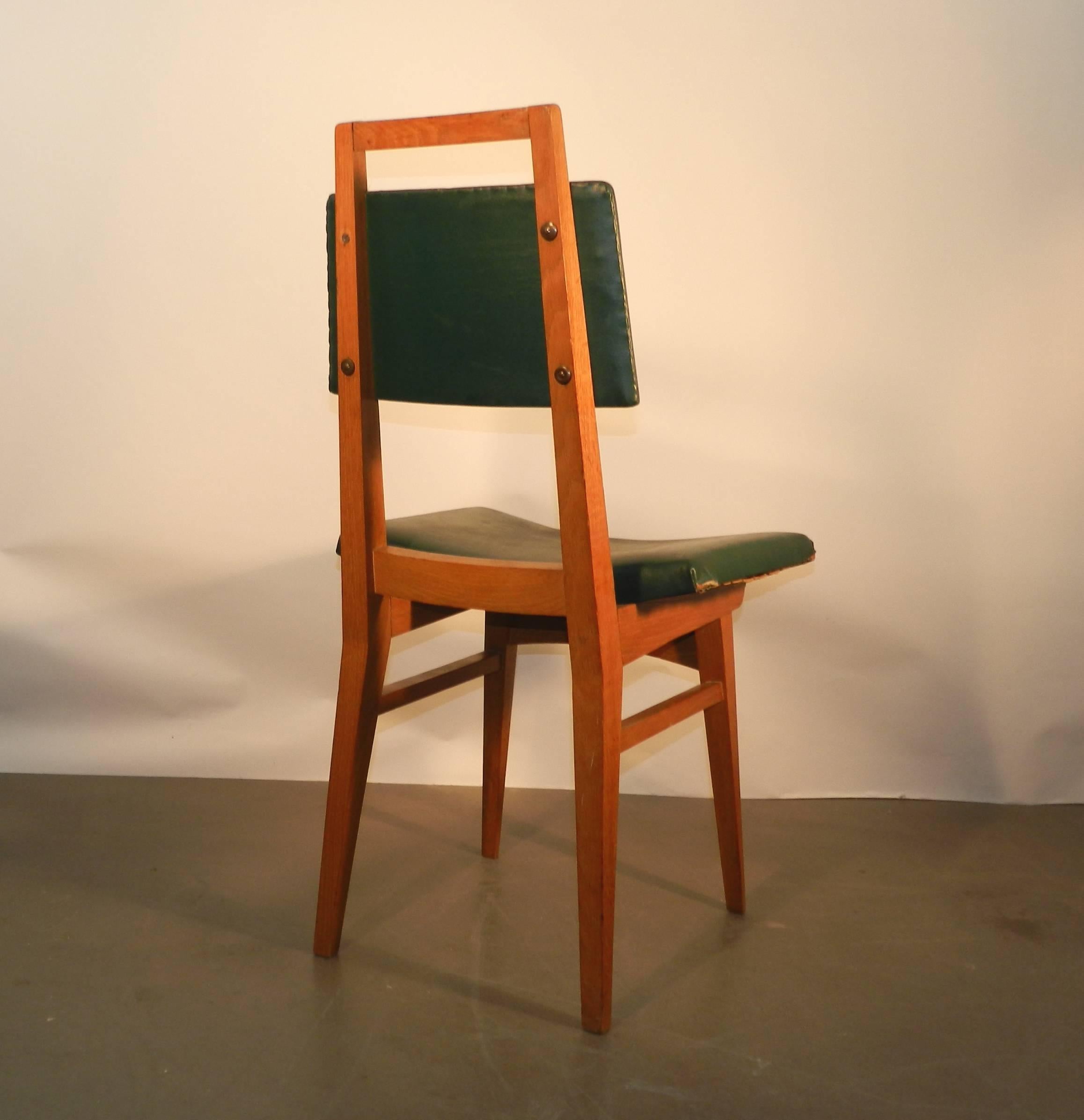 Mid-Century moderno Lavoro francese del 1950-1960 circa, set di sei sedie in faggio colorato in vendita