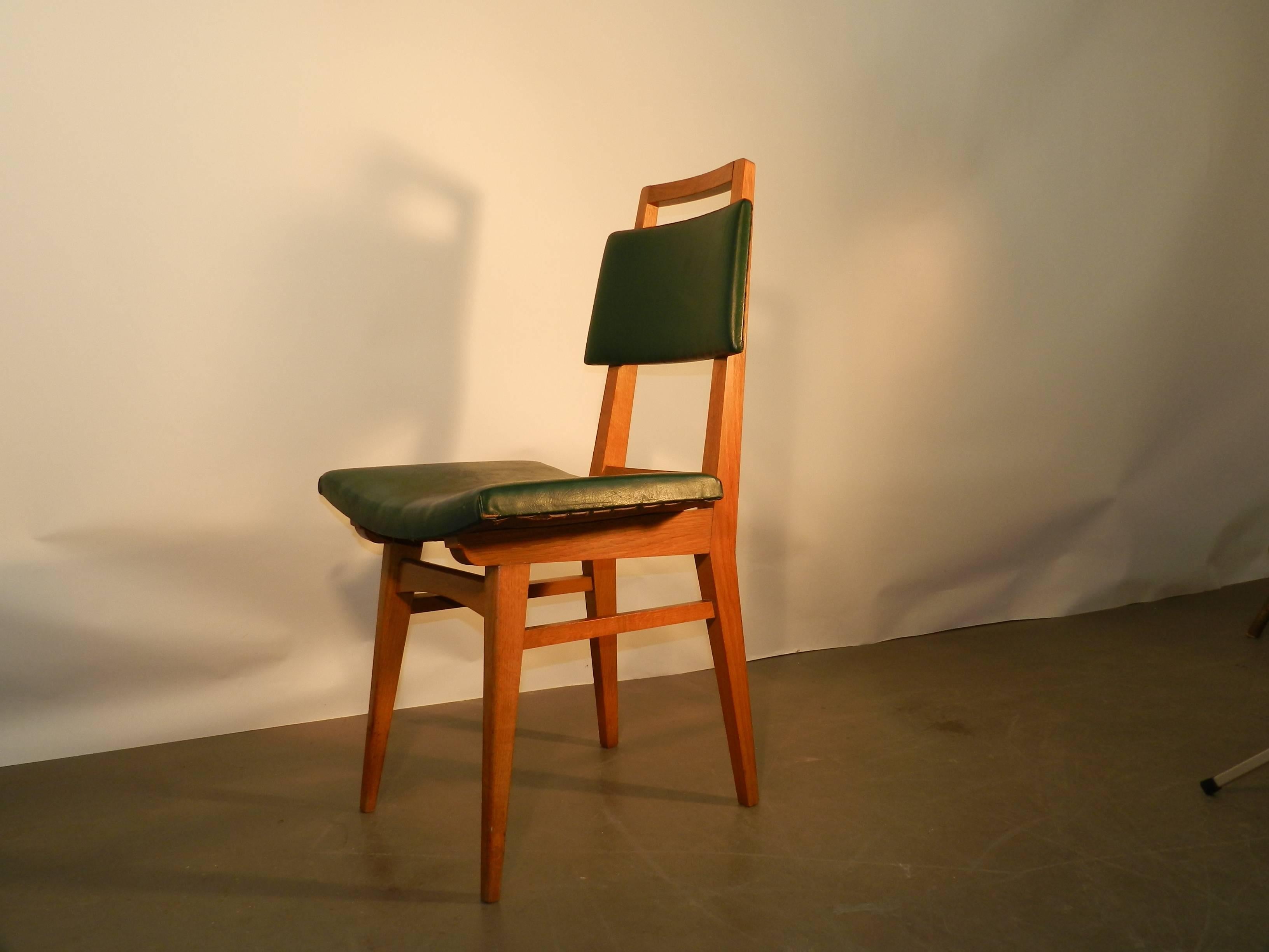 French Work circa 1950-1960, Set of Six Tinted Beech Chairs In Good Condition For Sale In Saint-Ouen, FR