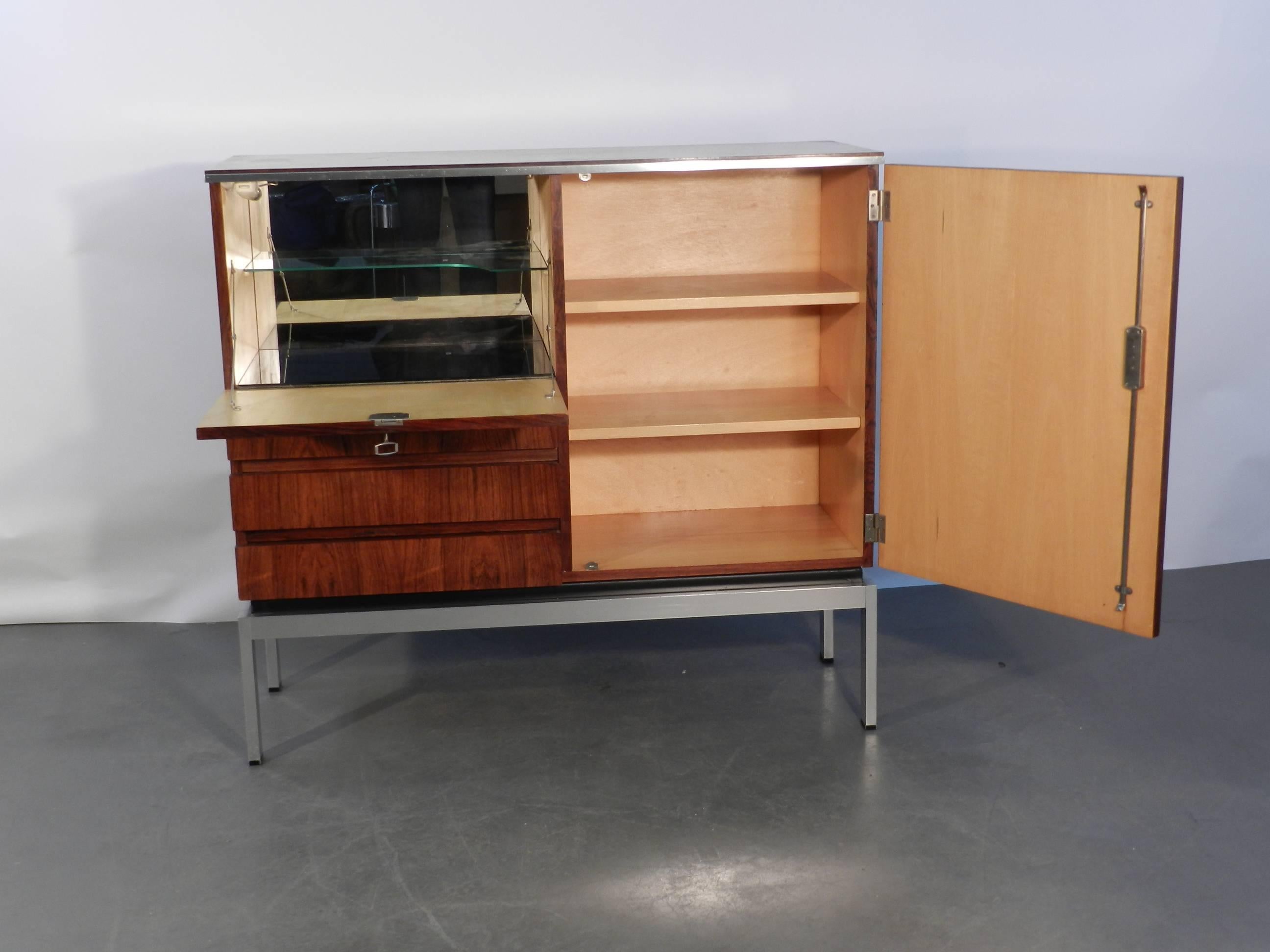 1970 Storage Cabinet in Rosewood Veneer and Chrome In Excellent Condition For Sale In Saint-Ouen, FR