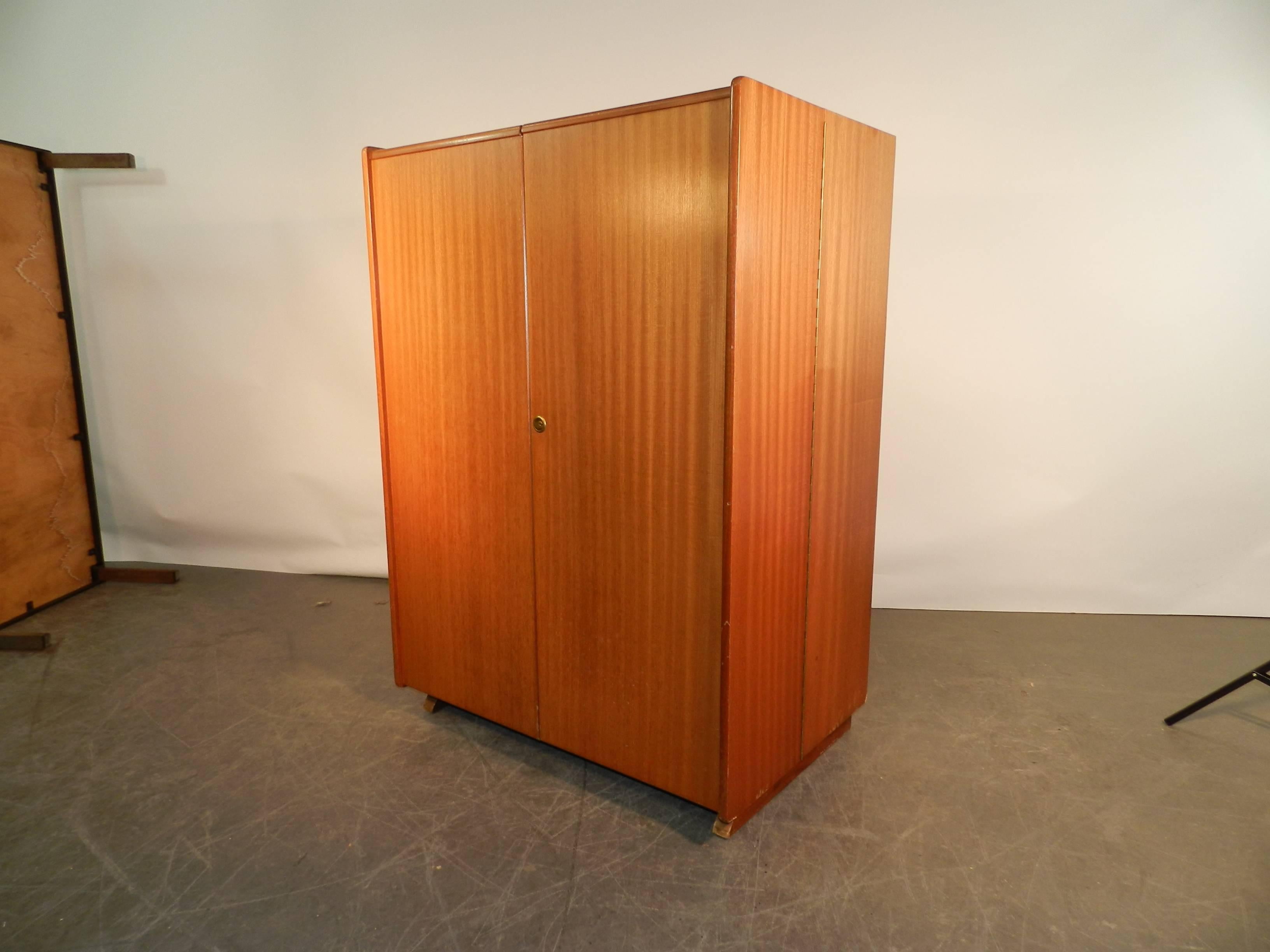 Européen Bureau de maison compact 1950 en noyer et Wood Wood Blond en vente