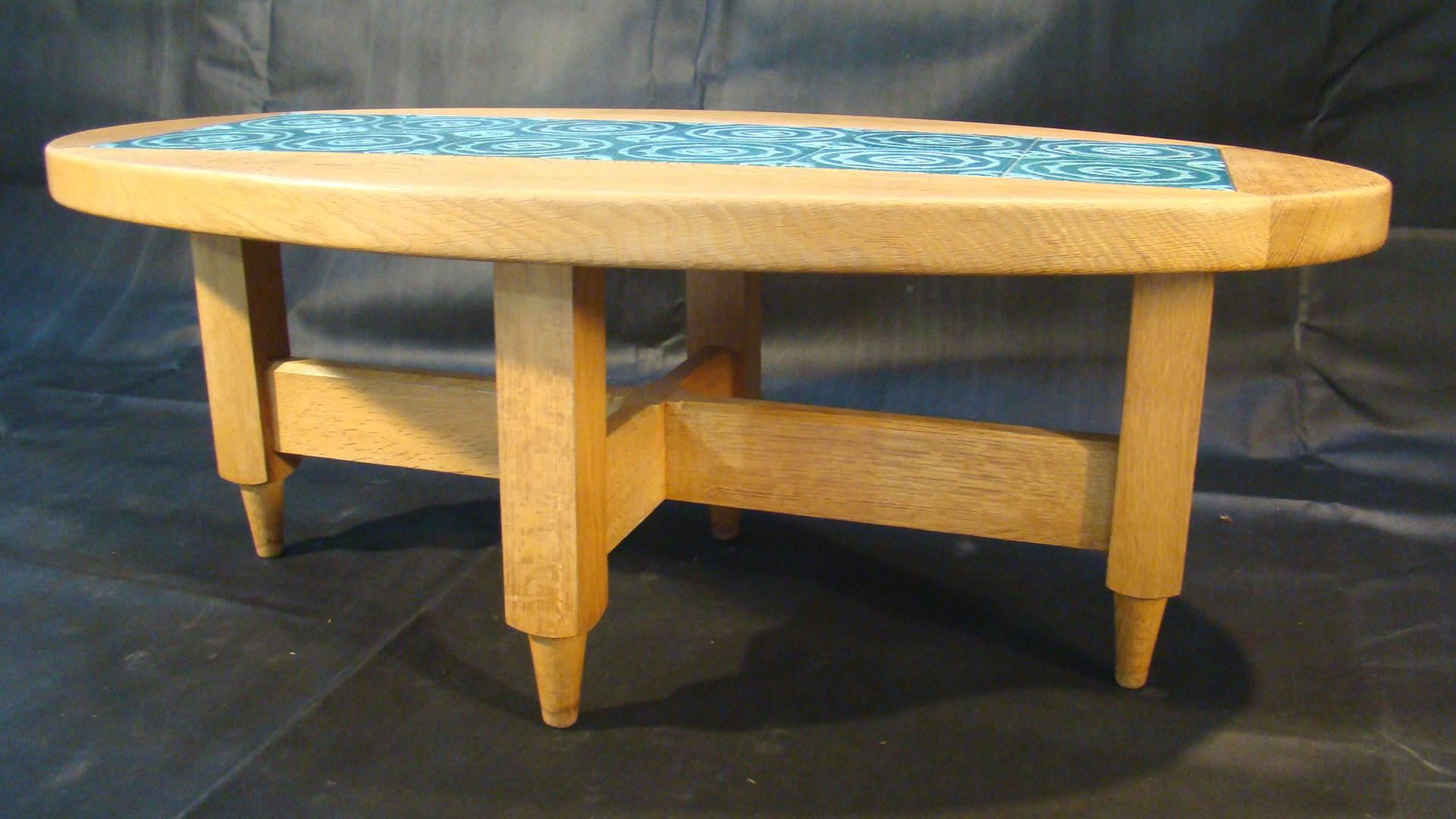 Moderne Table basse Guillerme et Chambron en chêne et céramique, Édition Votre Maison, 1970 en vente