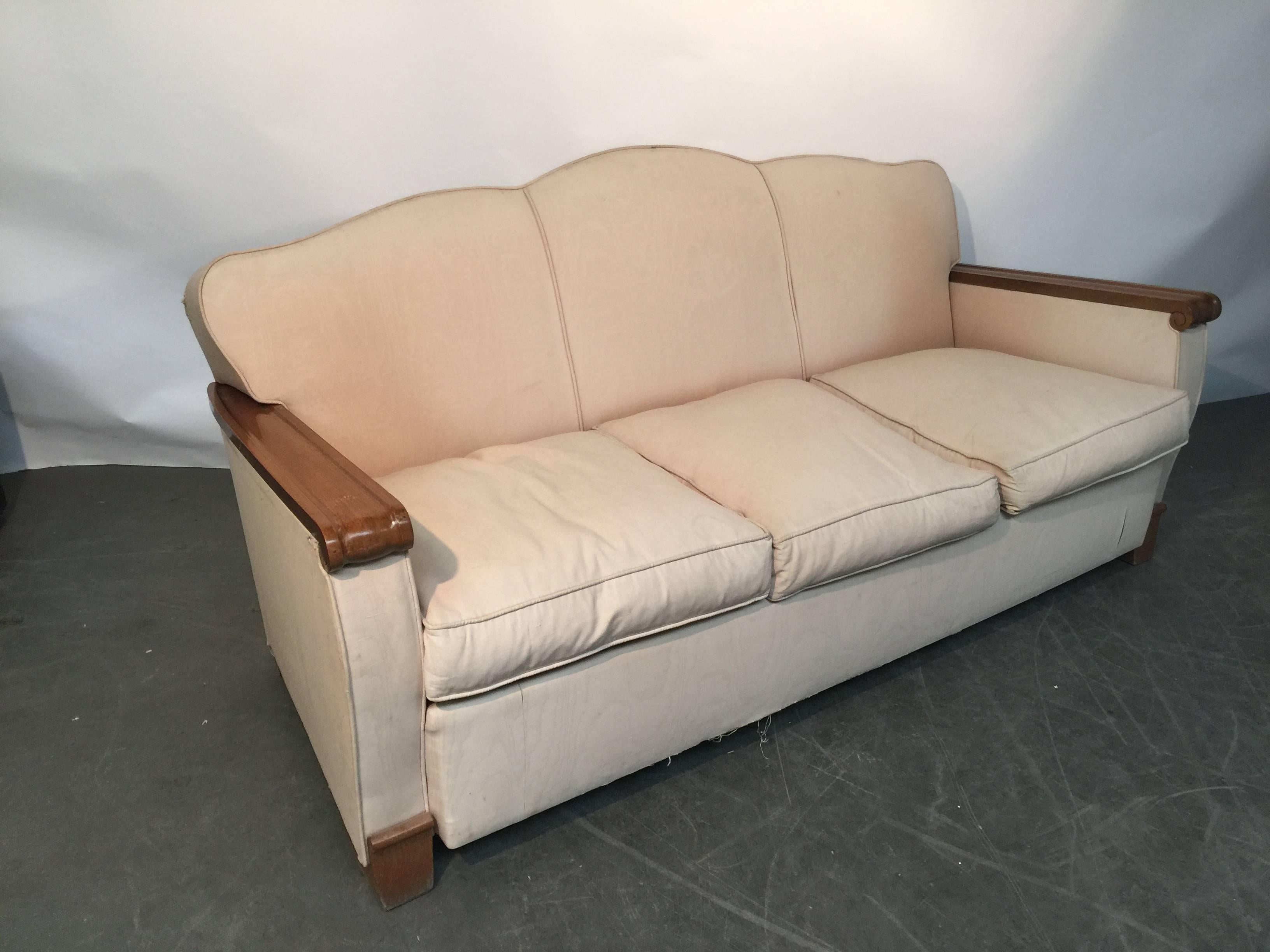 Gaston Poisson, Art Deco blond mahogany sofa.
Need new reupholstery.
A pair of armchair on the same model also available.
Four others armchairs on the same model but in deep mahogany also available.