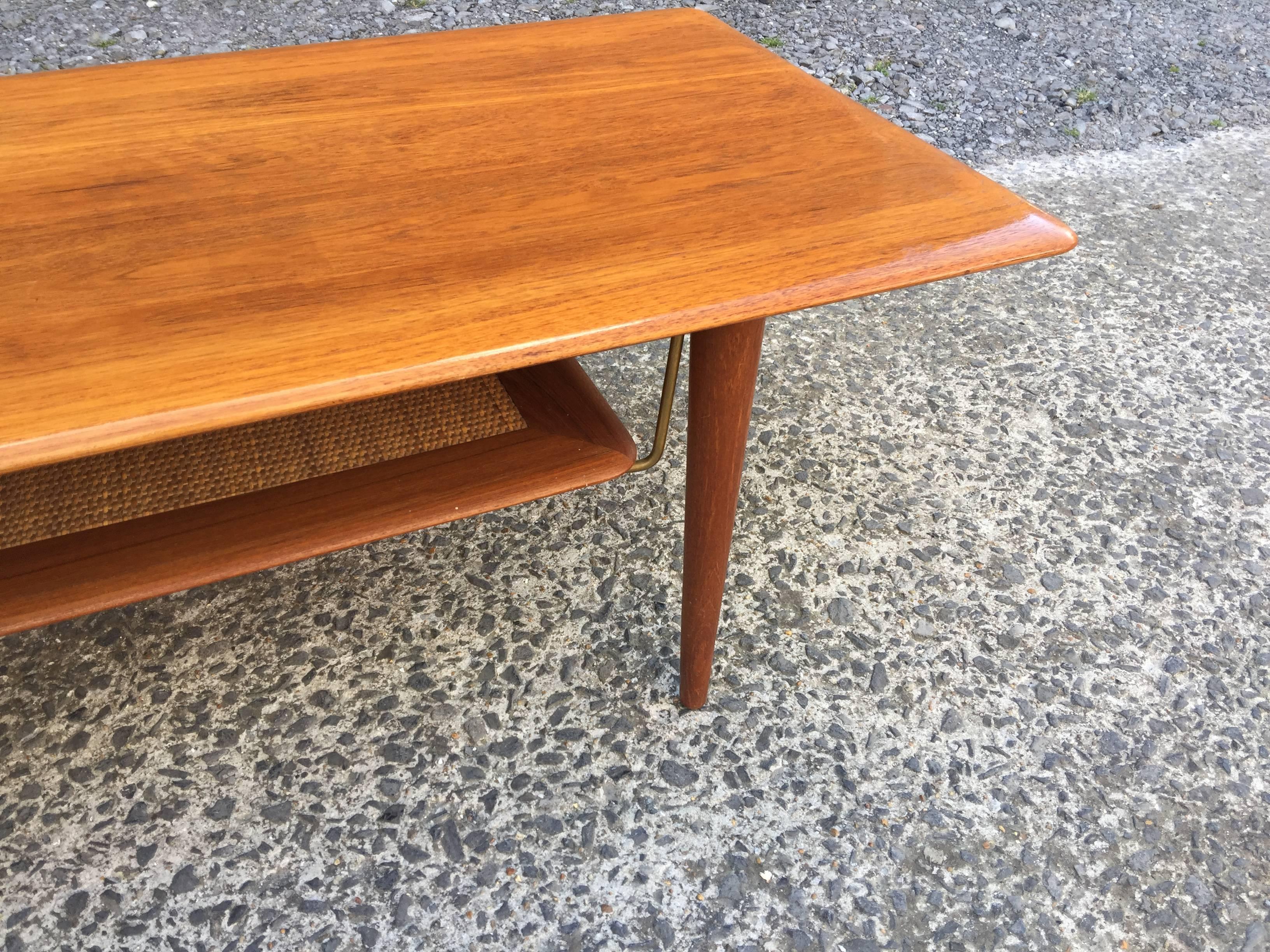 Mid-Century Modern Table basse ou table à cocktail en teck massif Peter Hvidt pour France & Sons en vente