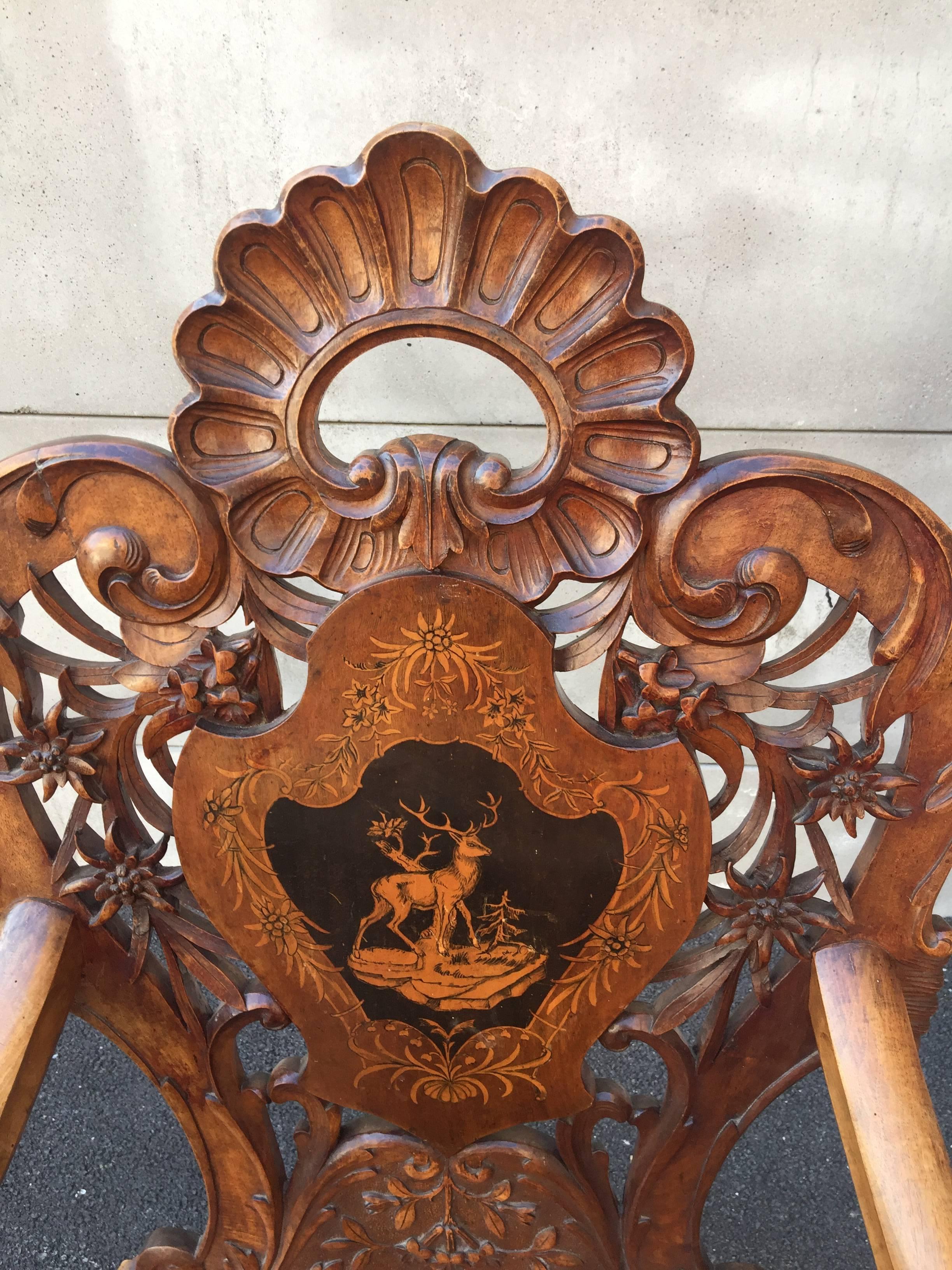19th Century, Black Forest Ceremonial Armchair in Walnut and Carved Wood In Good Condition For Sale In Saint-Ouen, FR