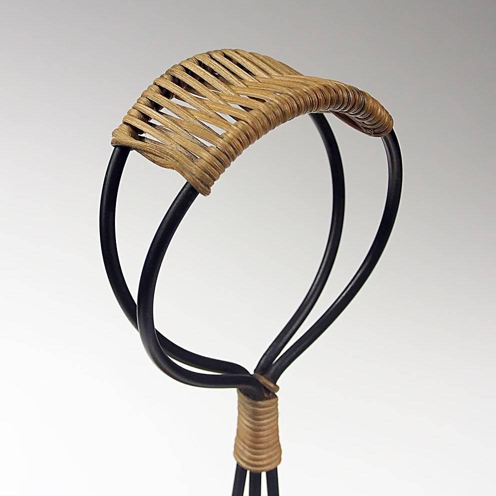 Metal bottle holder in rattan and lacquered metal, circa 1950-1960.