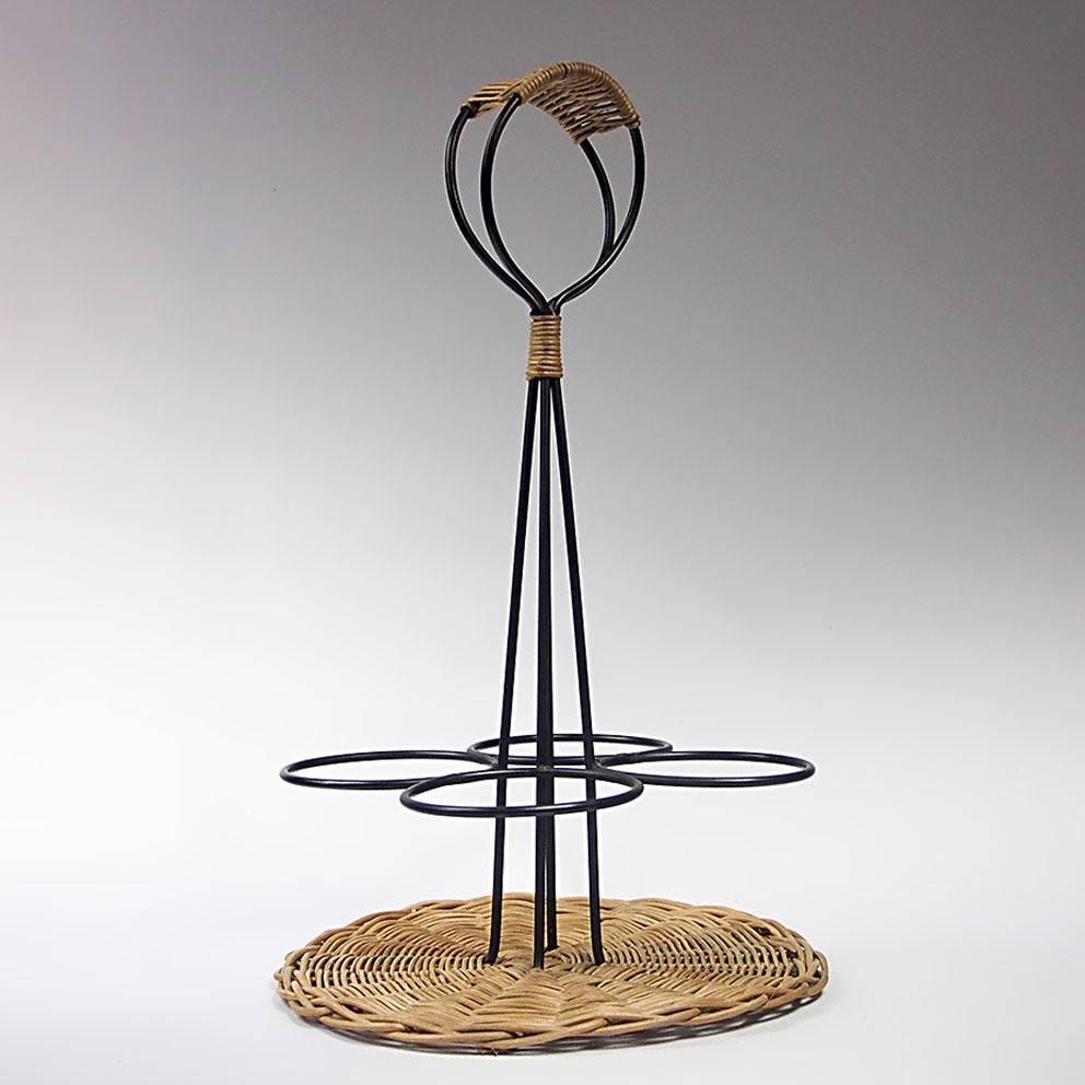 Mid-Century Modern Metal Bottle Holder in Rattan and Lacquered Metal, circa 1950-1960 For Sale