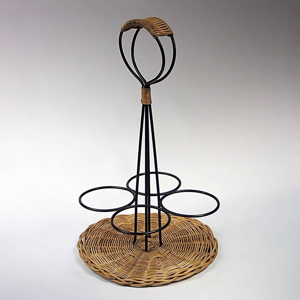 Metal Bottle Holder in Rattan and Lacquered Metal, circa 1950-1960 In Excellent Condition For Sale In Saint-Ouen, FR
