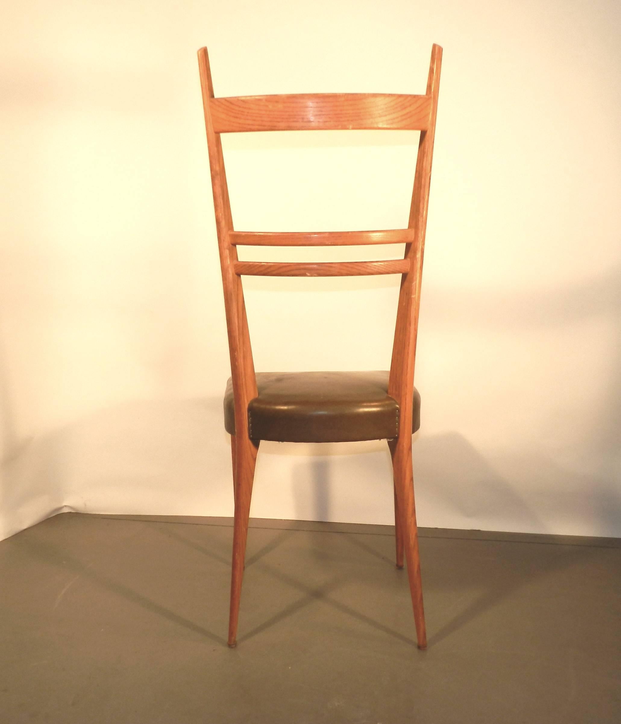 Set von 12 Eschenholzstühlen im Stil von Gio Ponti, Auflage Roset (Französisch) im Angebot