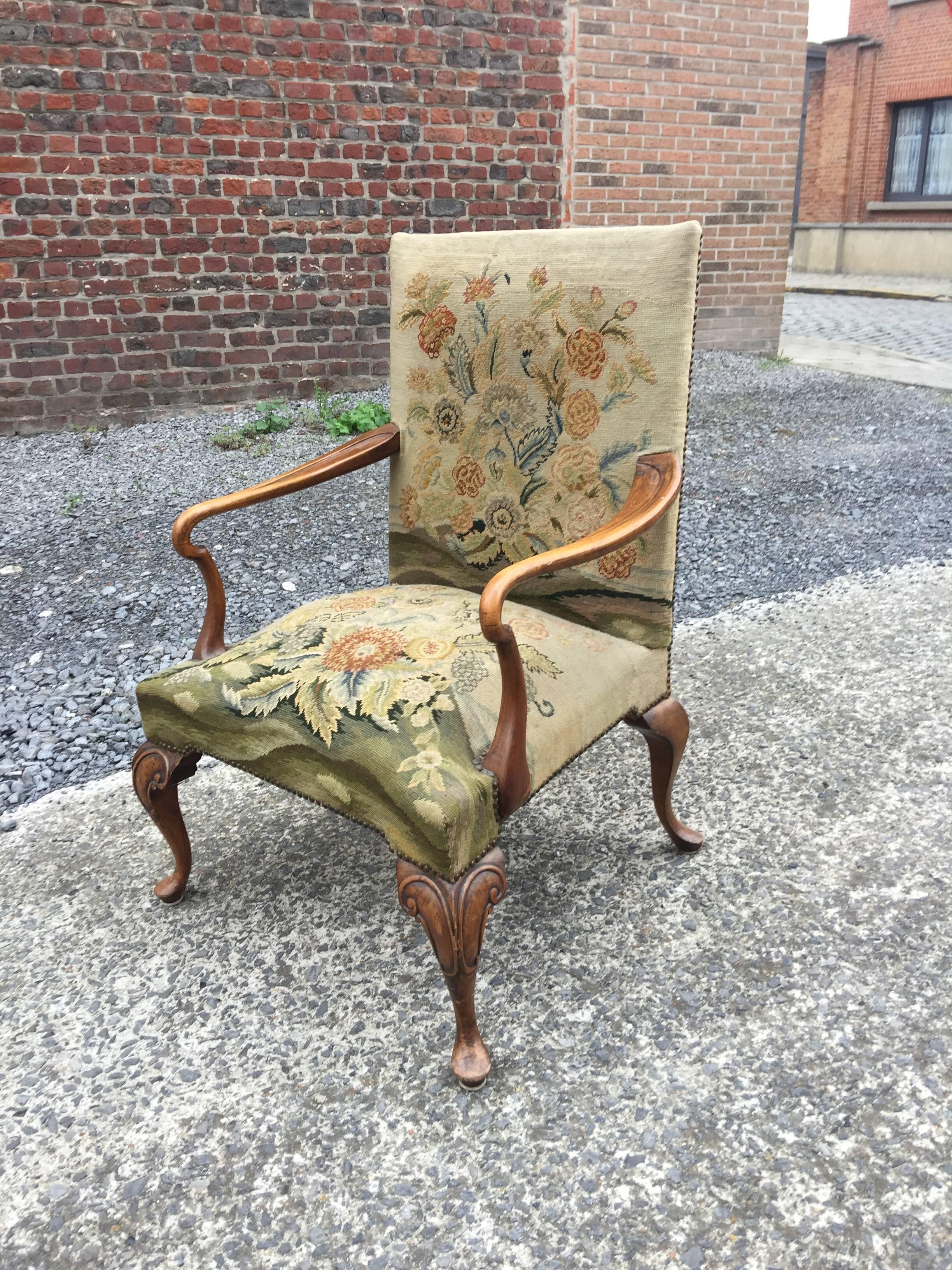 Queen Anne Armchair in Carved Wood and Tapestry, Beginning of 20th Century For Sale 1