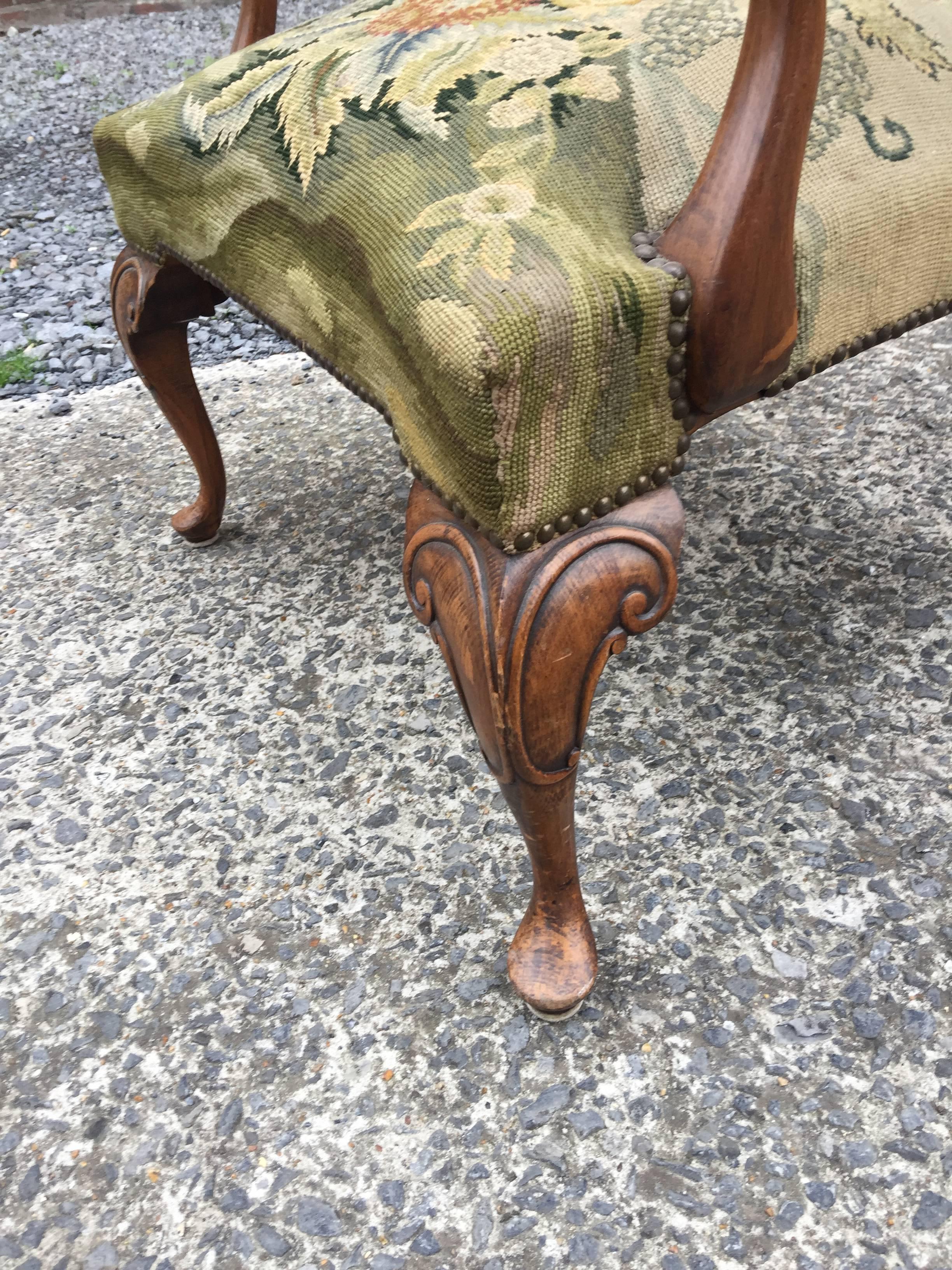 Queen Anne Armchair in Carved Wood and Tapestry, Beginning of 20th Century For Sale 2