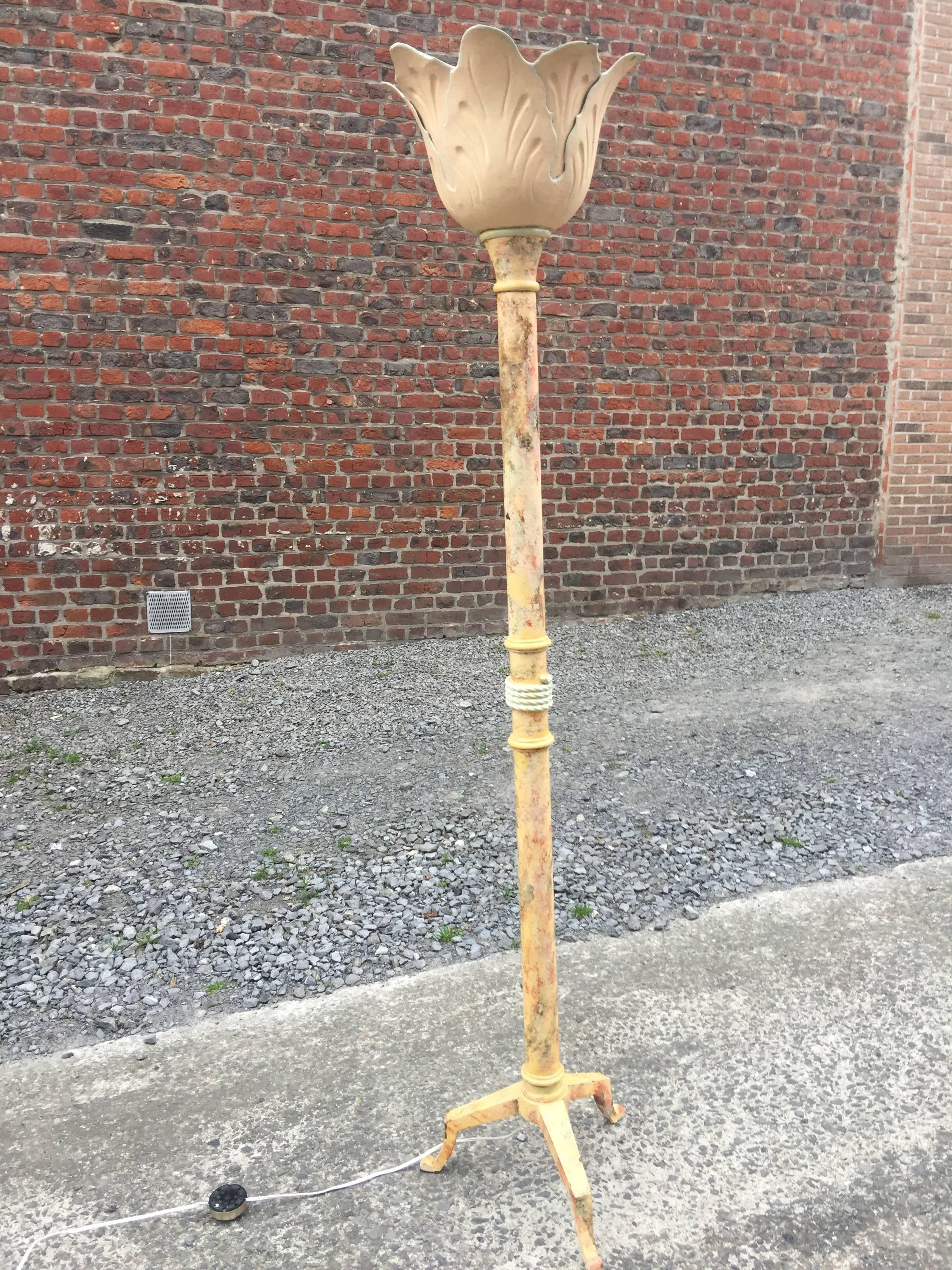 Neobaroque Art Deco Floor Lamp in Cast Iron and Lacquered Metal, circa 1940 For Sale 1