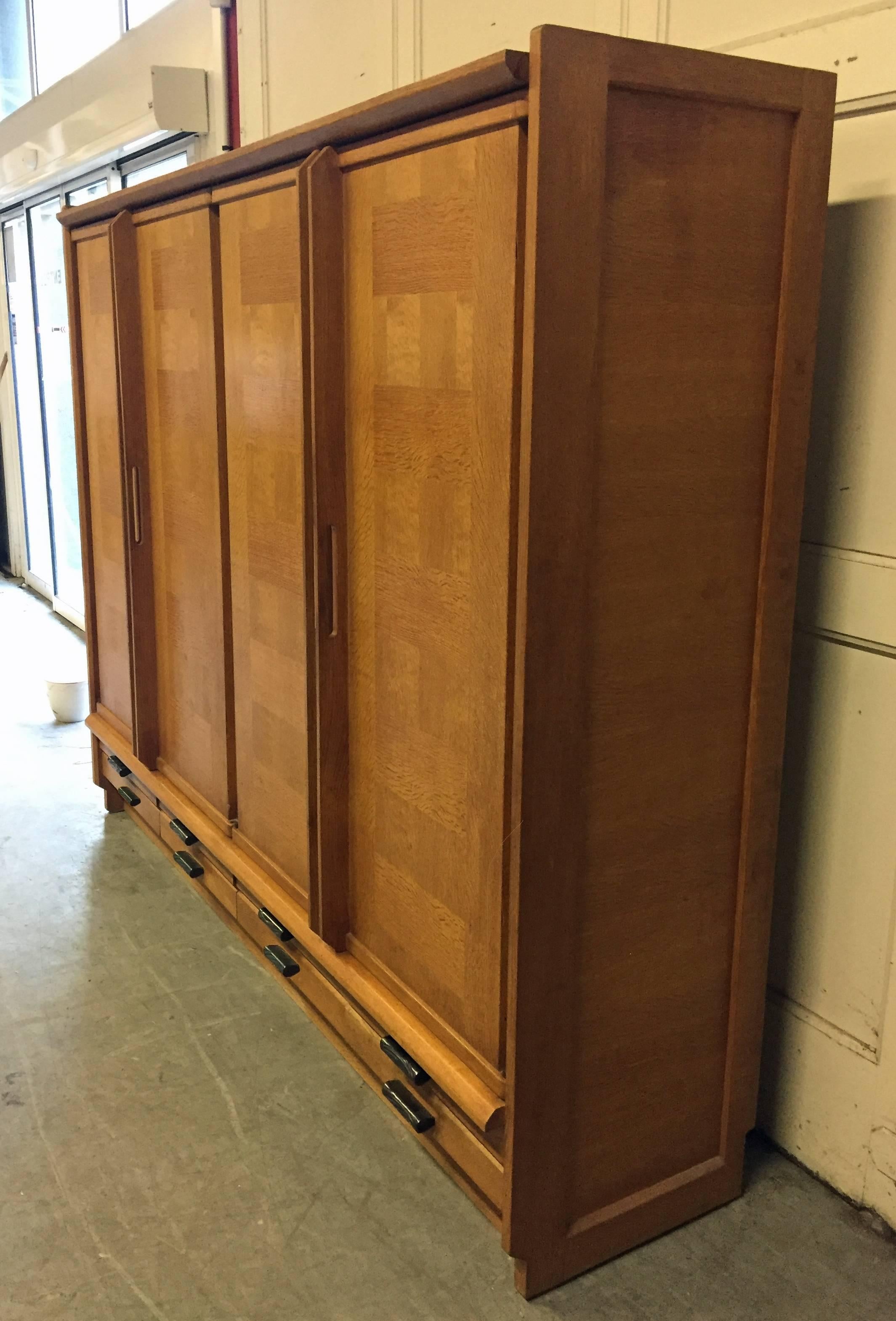 Guillerme et Chambron, Large Bedroom Wardrobe in Oak, circa 1960 In Good Condition For Sale In Saint-Ouen, FR