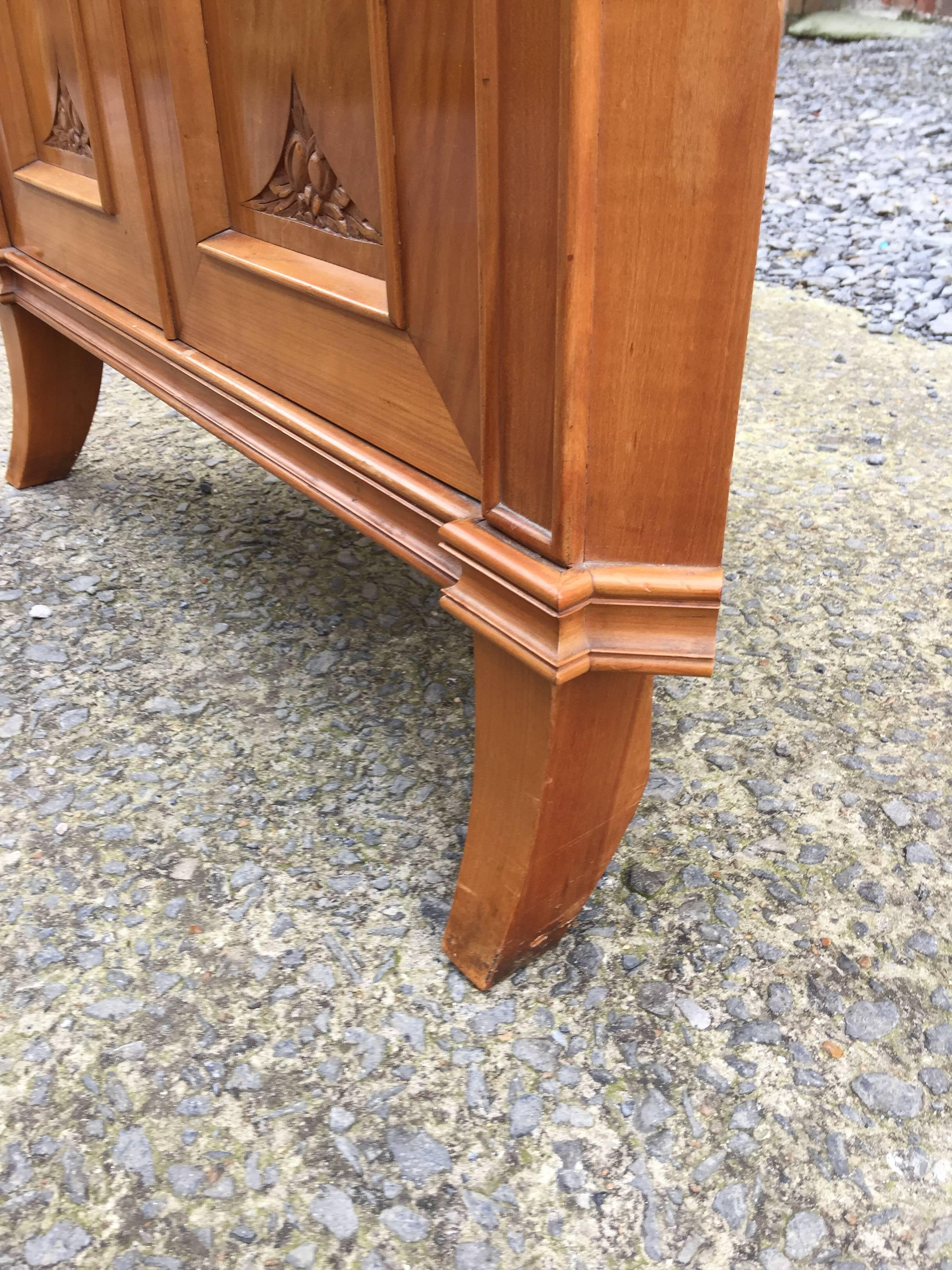 Art Deco Cherrywood Corner Cabinet, circa 1940 In Good Condition For Sale In Saint-Ouen, FR