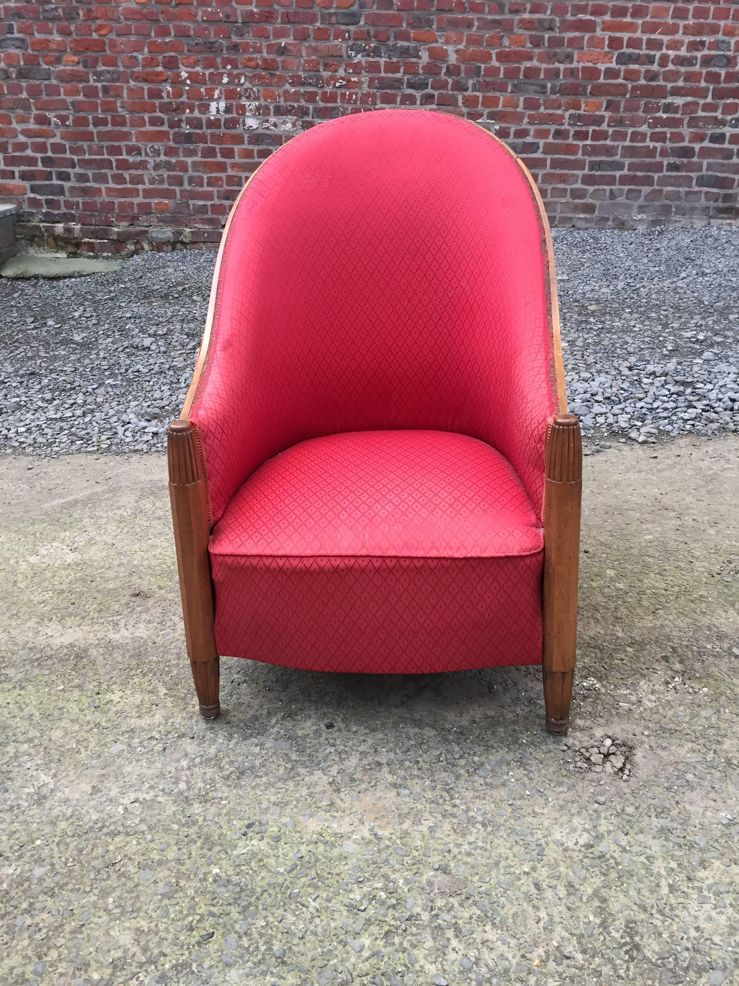 Joubert et Petit 'DIM', paire de fauteuils club en noyer de style Art Déco.