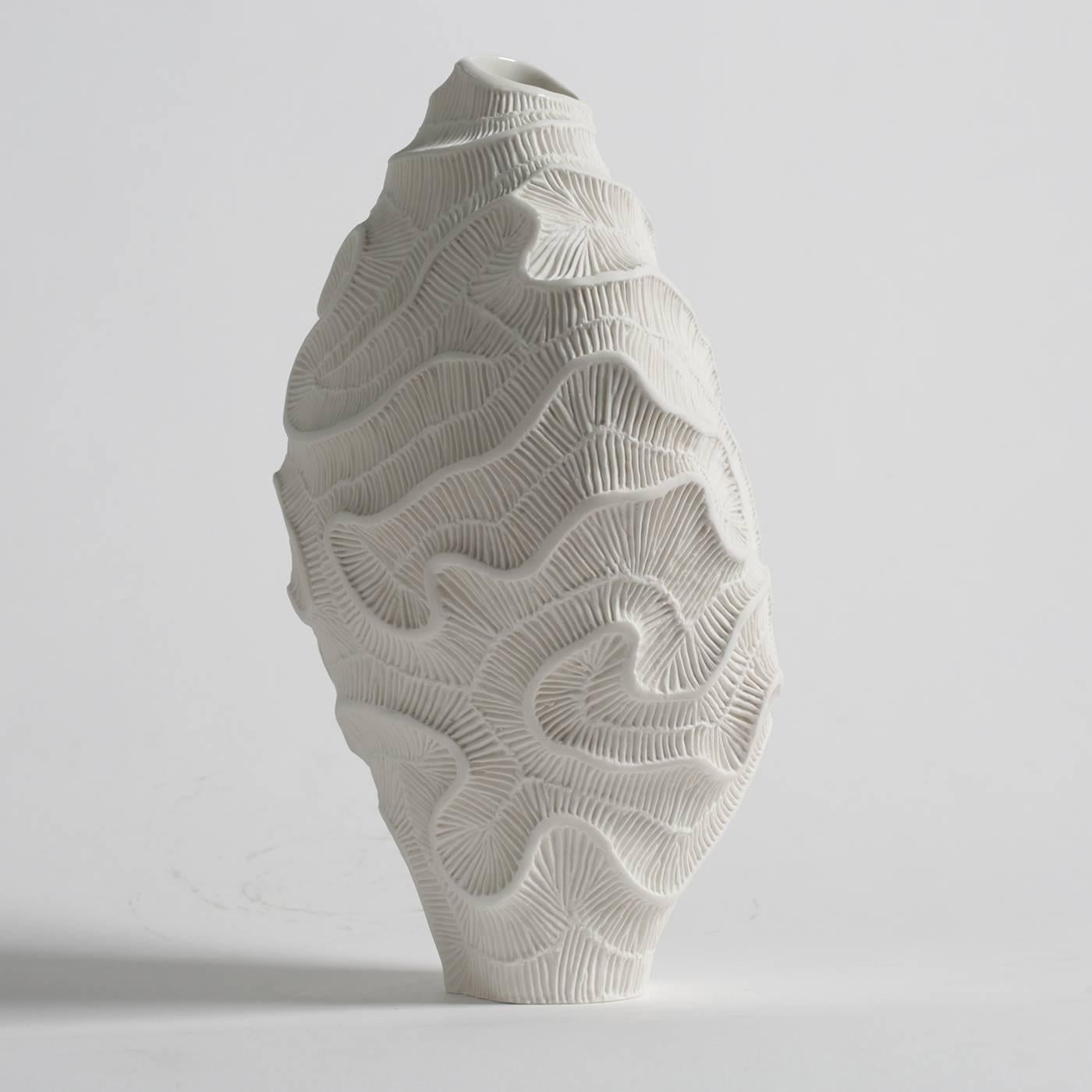 Fossils of madrepore inspire the minute texture decorating this porcelain vase of the Fossilia collection. A meticulously crafted mold and the use of precious unglazed porcelain or 