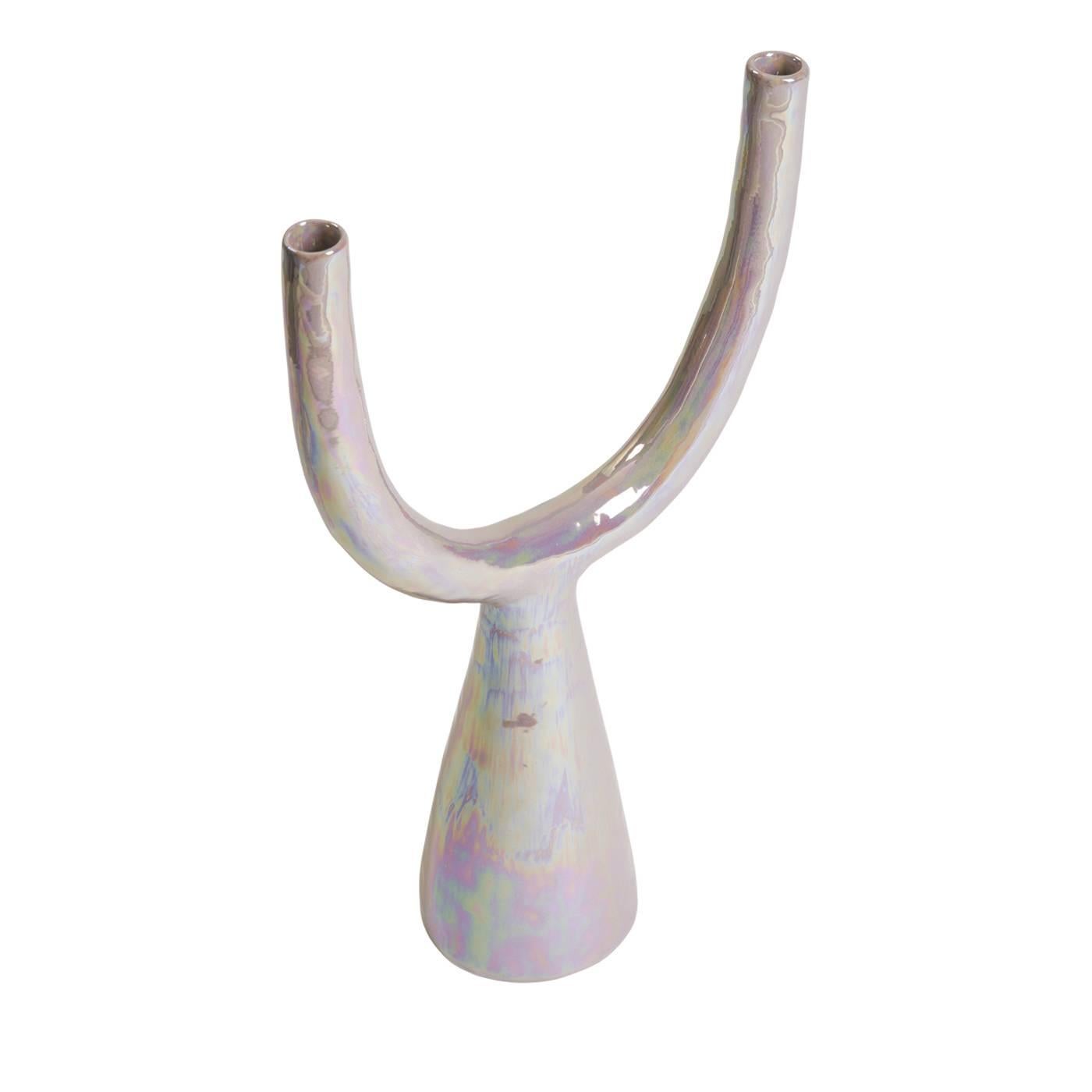 This double candleholder is a classy, modern décor piece by Gatti Ceramica. After the first firing, the Maiolica original is hand-painted in white and then fired for the second time. The piece is finished with a mother-of-pearl luster and a third