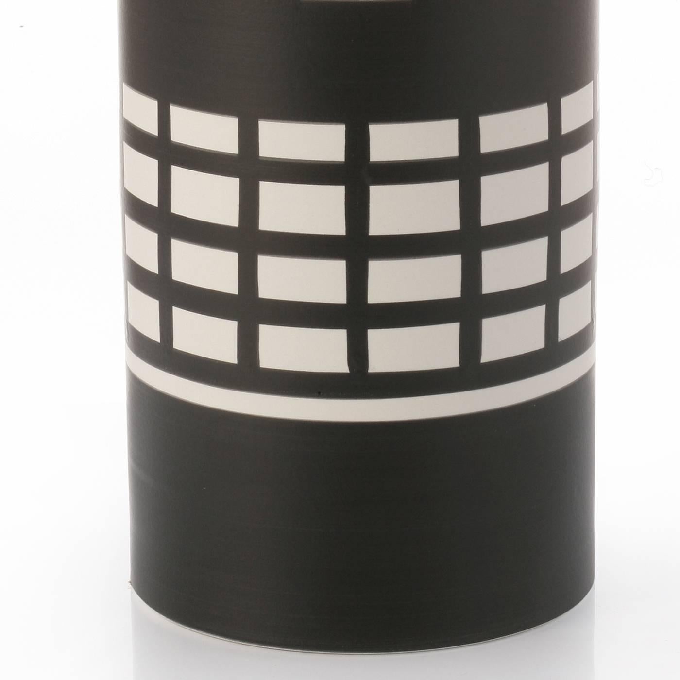 Italiano Vaso Reel in bianco e nero di Ettore Sottsass in vendita
