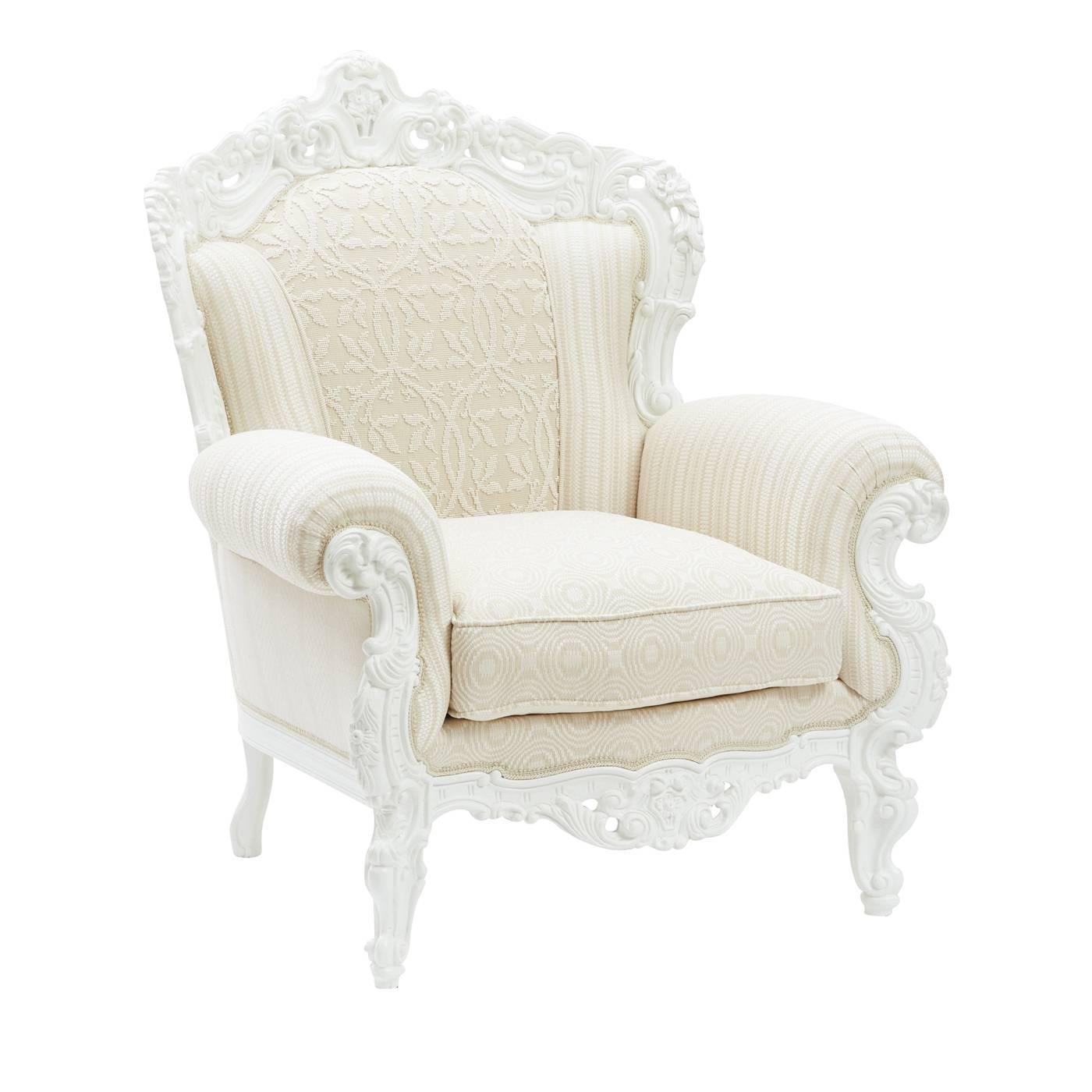 The Baroque structure of this magnificent chair, in poplar wood with Baroque intaglio carvings, was given a white matte finish to modernize the design. Tradition is not forgotten, though, and returns in the precious fabrics that adorned the