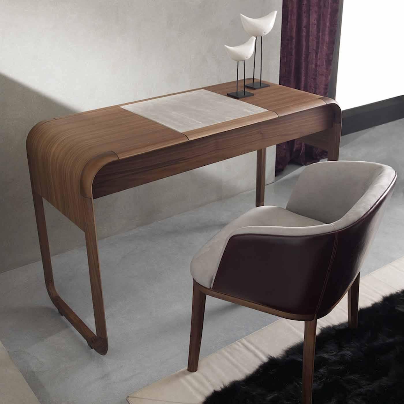 Infinity Vanity Table In New Condition In Milan, IT