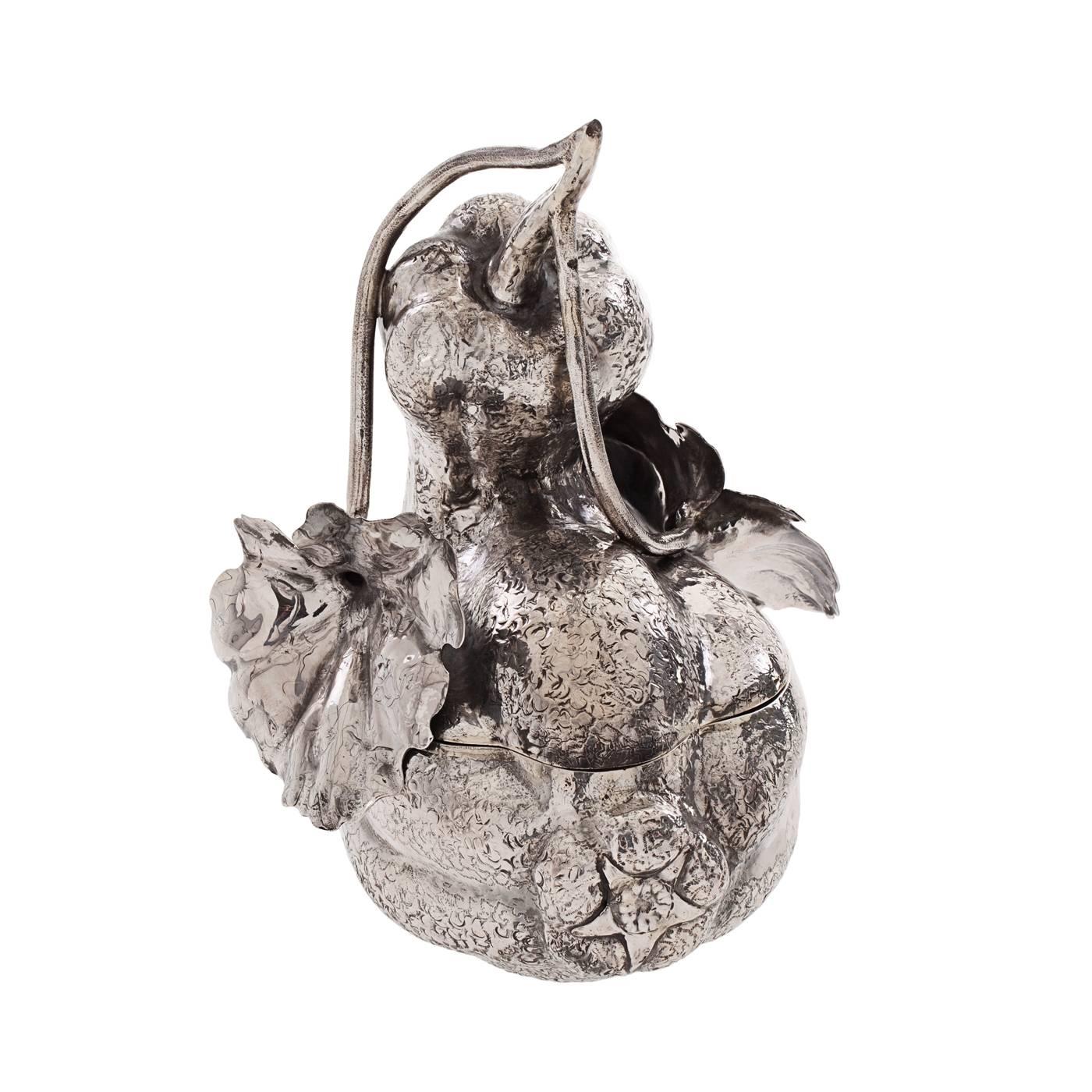 Sterling silver pumpkin-box handcrafted, chiseled and embossed by expert silversmiths, the Lisi Brothers, in Florence. Its dynamic and hyper-realistic quality make it a precious decor piece. The interior has a removable lining for easy and flawless