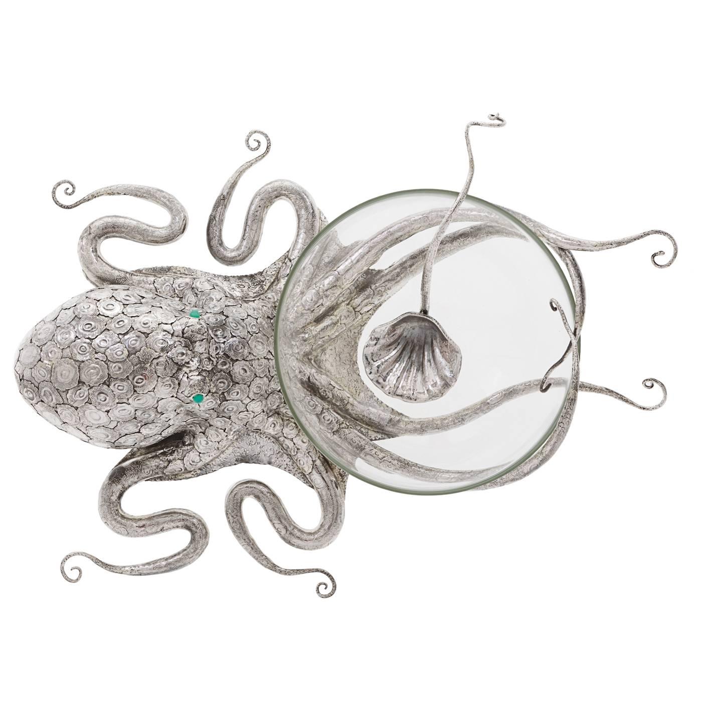 Original octopus tureen in crystal and silver, handmade by Florentine silversmiths, the Lisi Brothers. The hyper realistic centerpiece is transformed into a tureen by adding a detachable bowl. The tureen comes with a bespoke silver spoon. Due to its